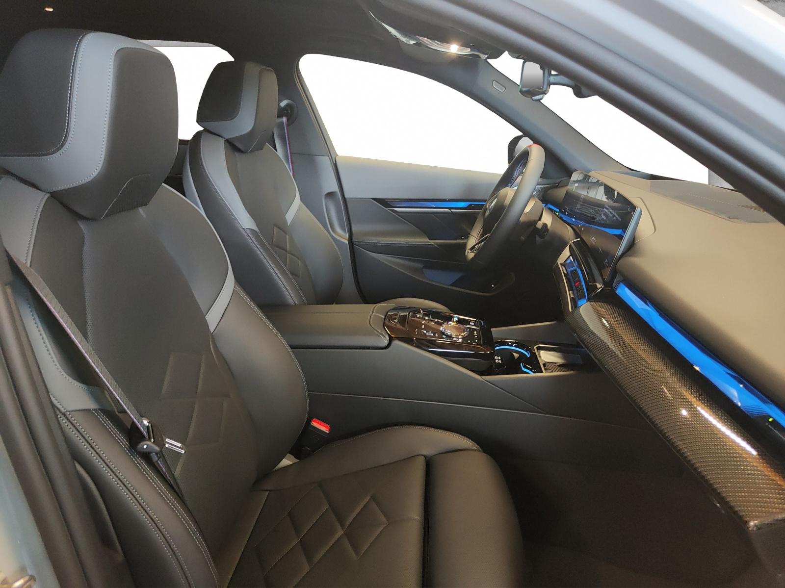 BMW i5 M60 xDrive Touring-image-14