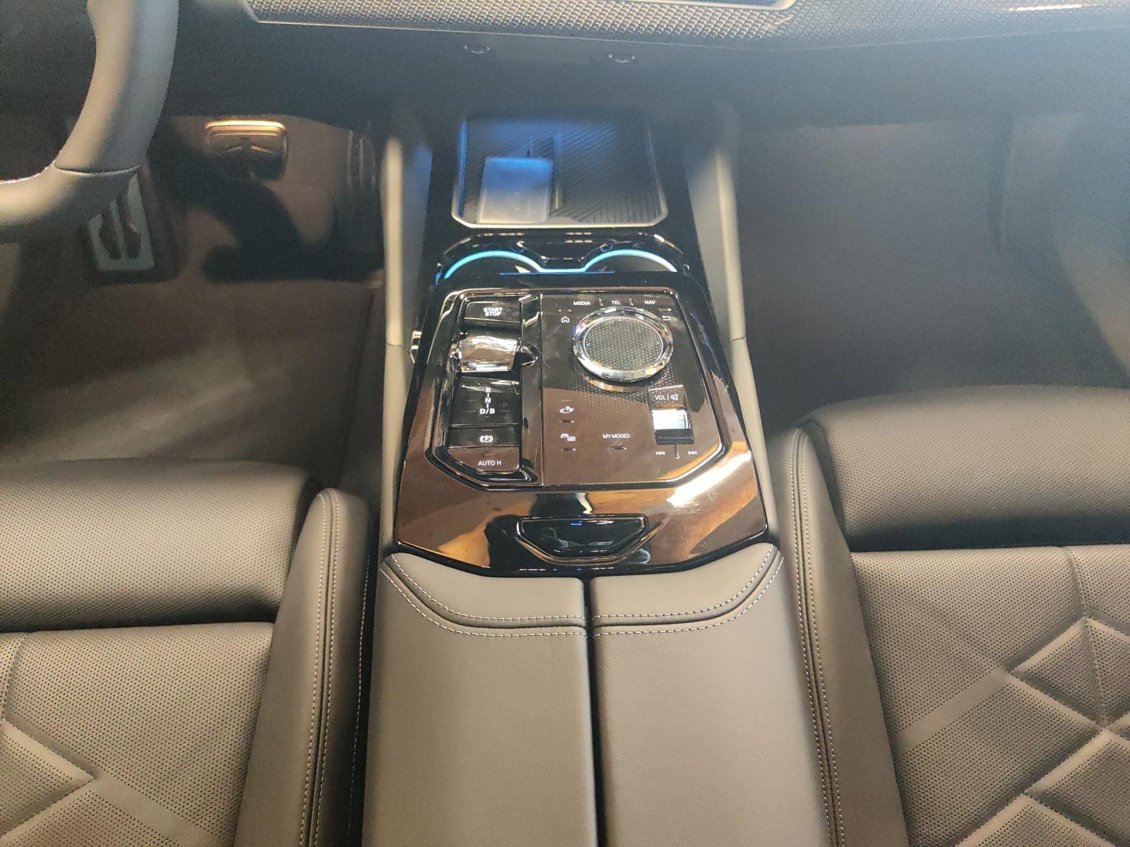 BMW i5 M60 xDrive Touring-image-18