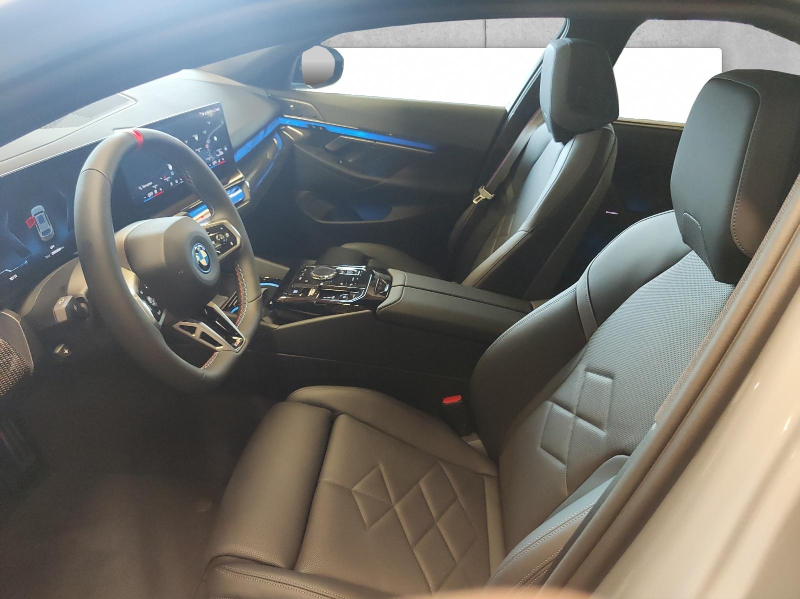 BMW i5 M60 xDrive Touring-image-11