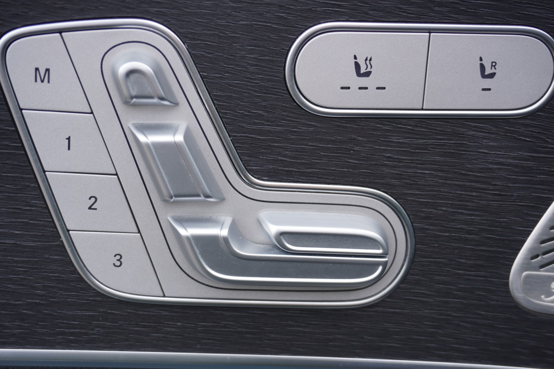 MERCEDES-BENZ GLE 400 d 4Matic AMG Line 9G-Tronic-image-27