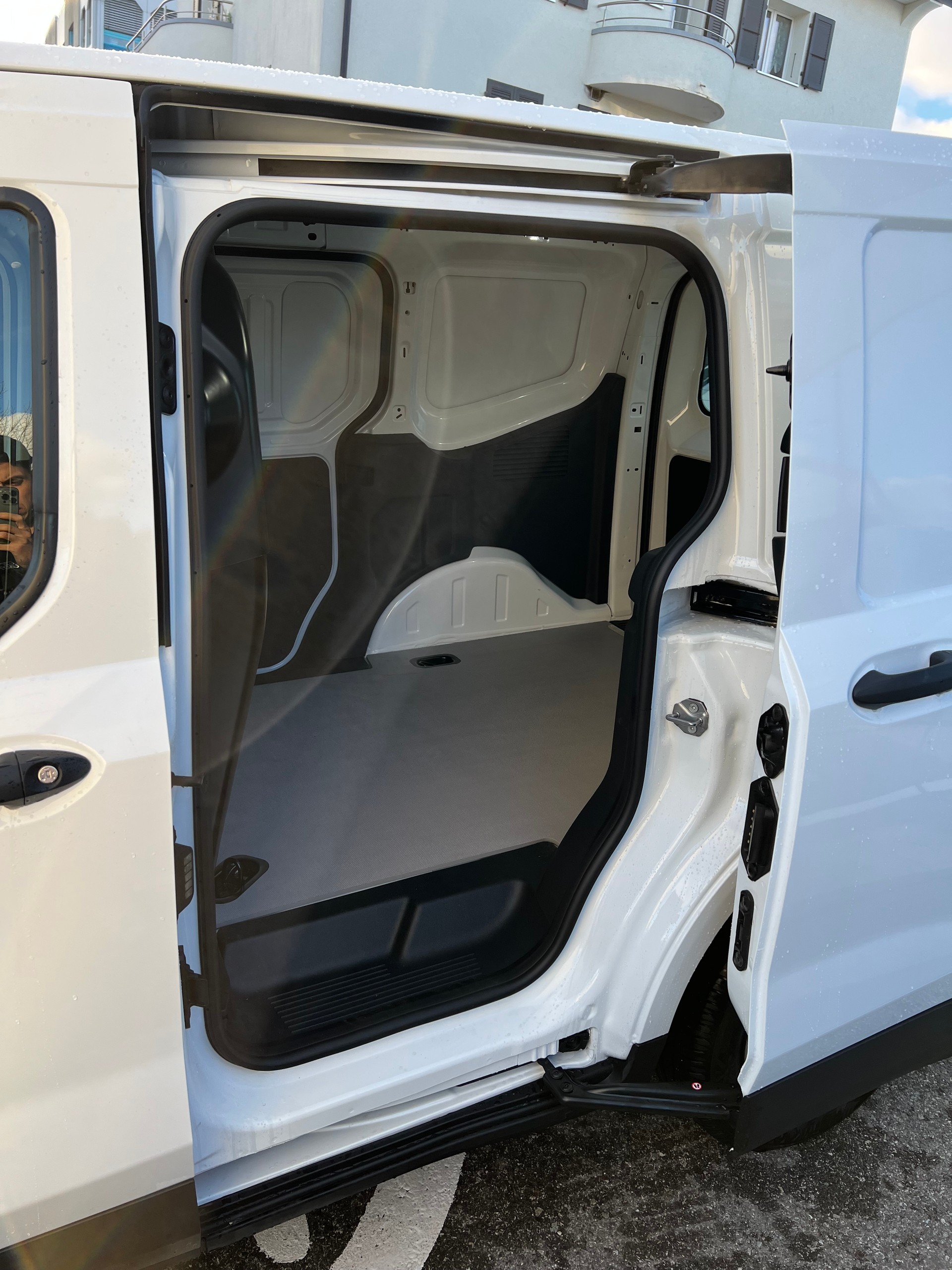 FORD Transit Courier Van 1.0 EcoBoost Trend Automat-image-10