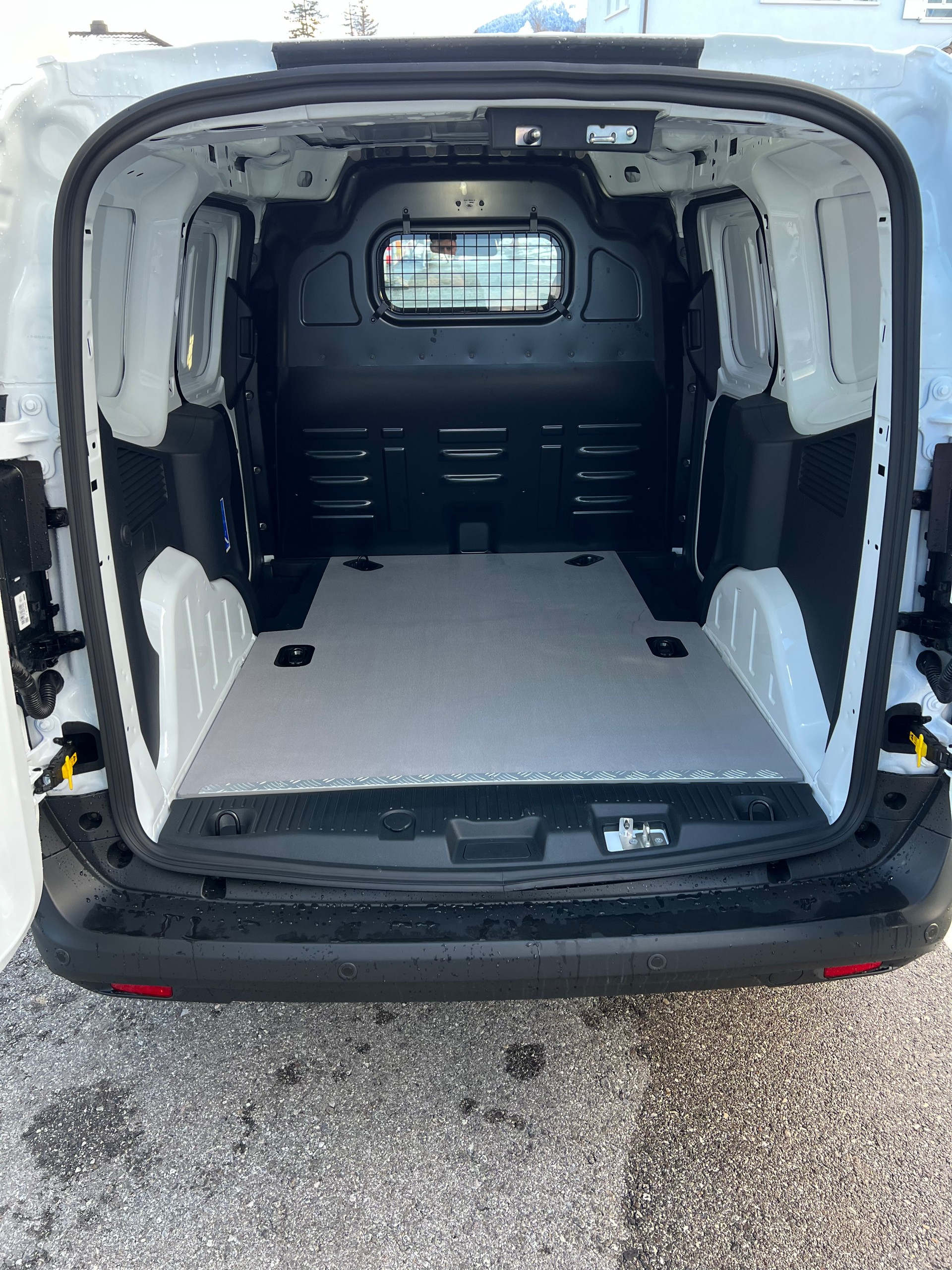 FORD Transit Courier Van 1.0 EcoBoost Trend Automat-image-8