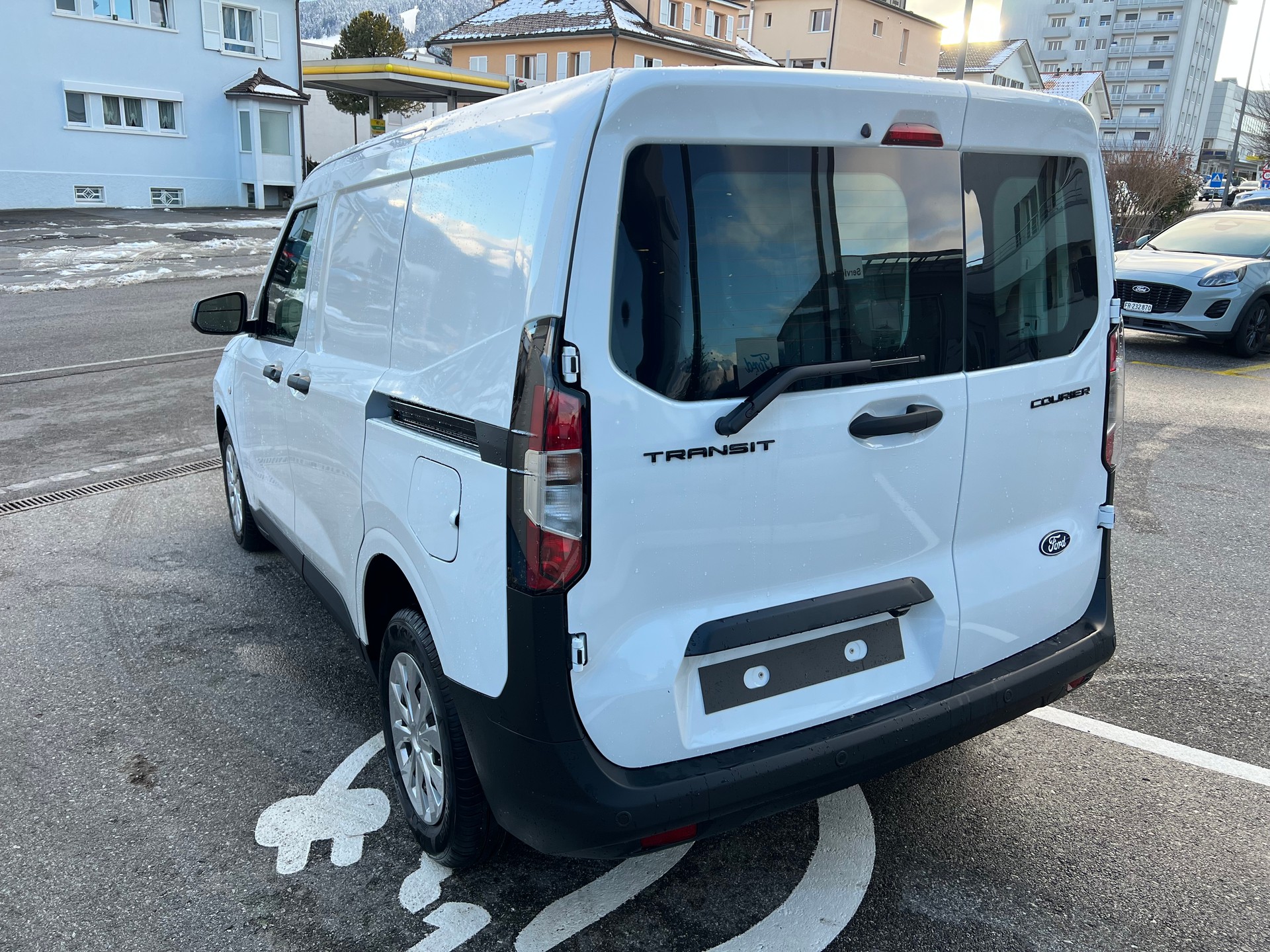 FORD Transit Courier Van 1.0 EcoBoost Trend Automat-image-2