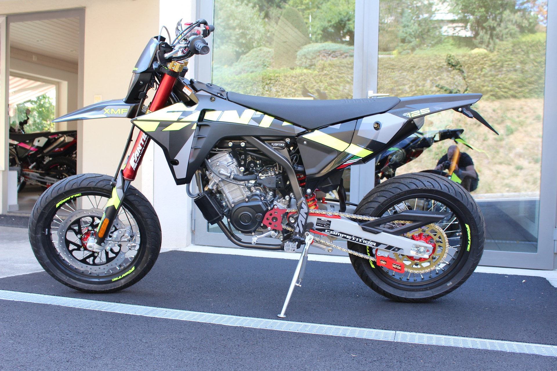FANTIC XMF 125 Motard-image-1
