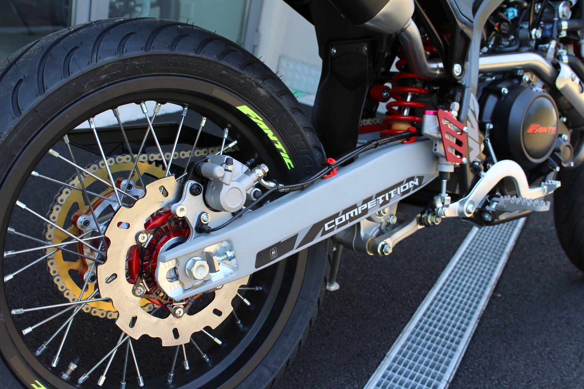 FANTIC XMF 125 Motard-image-5