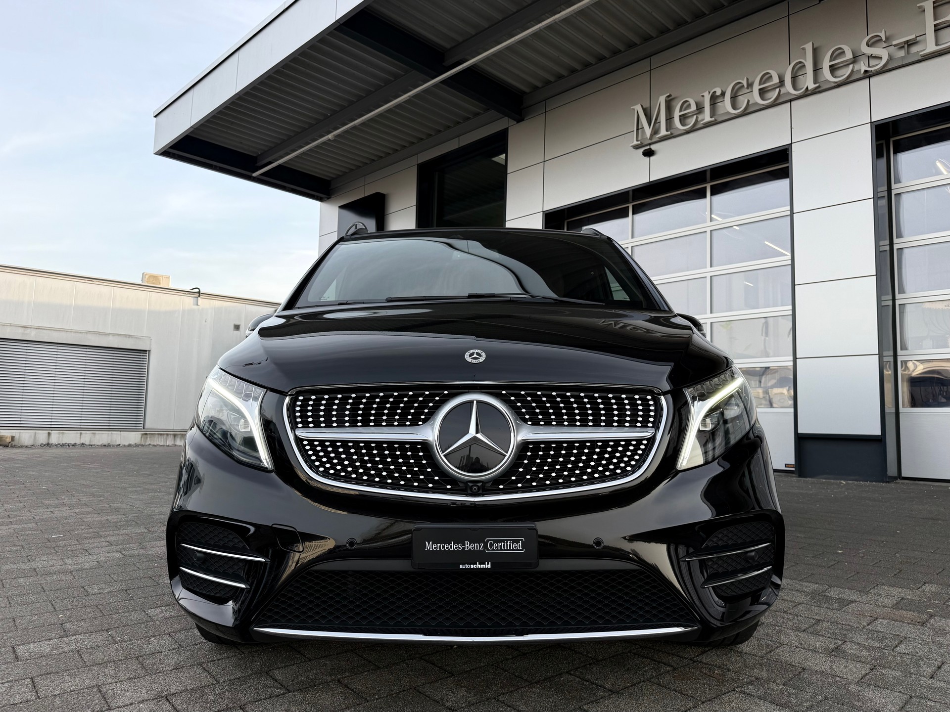 MERCEDES-BENZ V 300 d lang AMG Line Avantgarde 4Matic 9G-Tronic-image-2