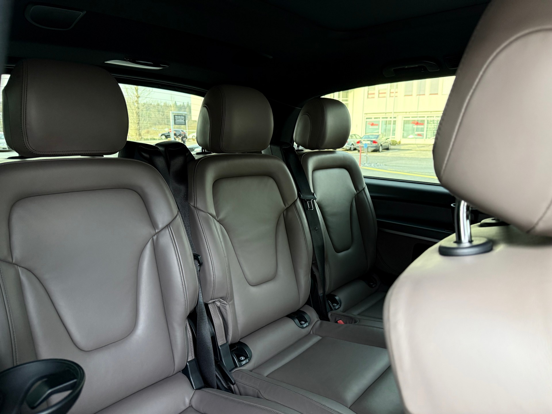 MERCEDES-BENZ V 300 d lang AMG Line Avantgarde 4Matic 9G-Tronic-image-8