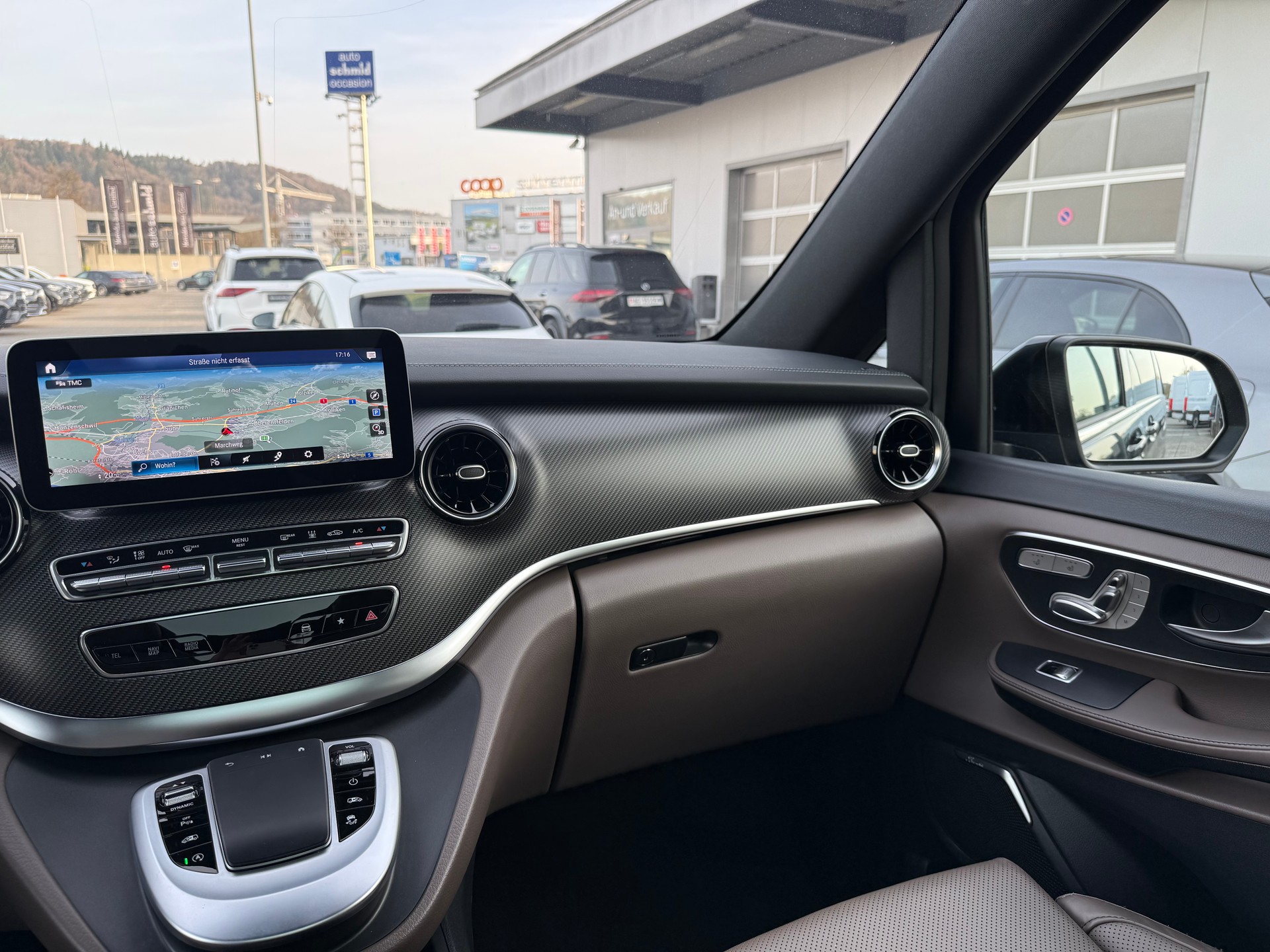 MERCEDES-BENZ V 300 d lang AMG Line Avantgarde 4Matic 9G-Tronic-image-6