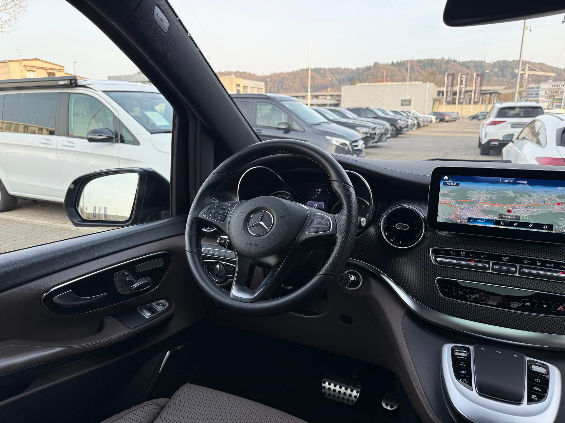 MERCEDES-BENZ V 300 d lang AMG Line Avantgarde 4Matic 9G-Tronic-image-5