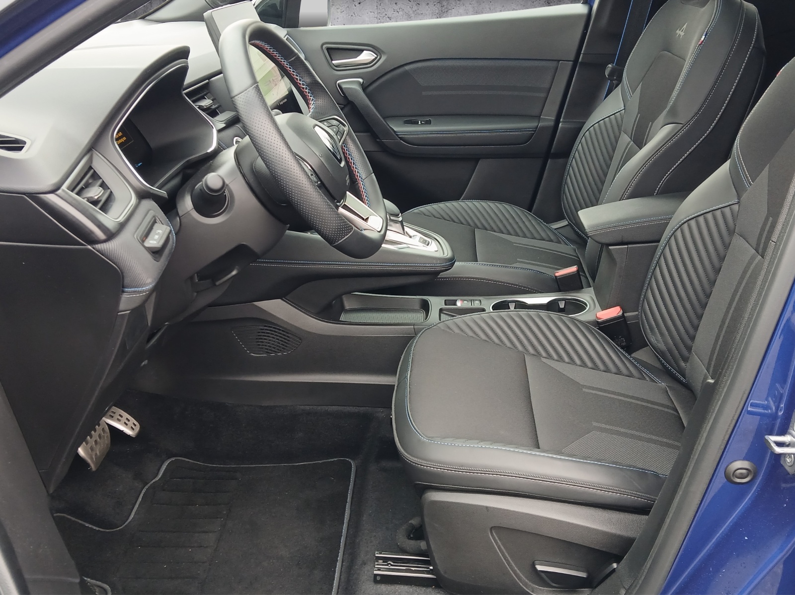 RENAULT Captur 1.6 E-Tech 145 Esprit Alpine DHT-image-3