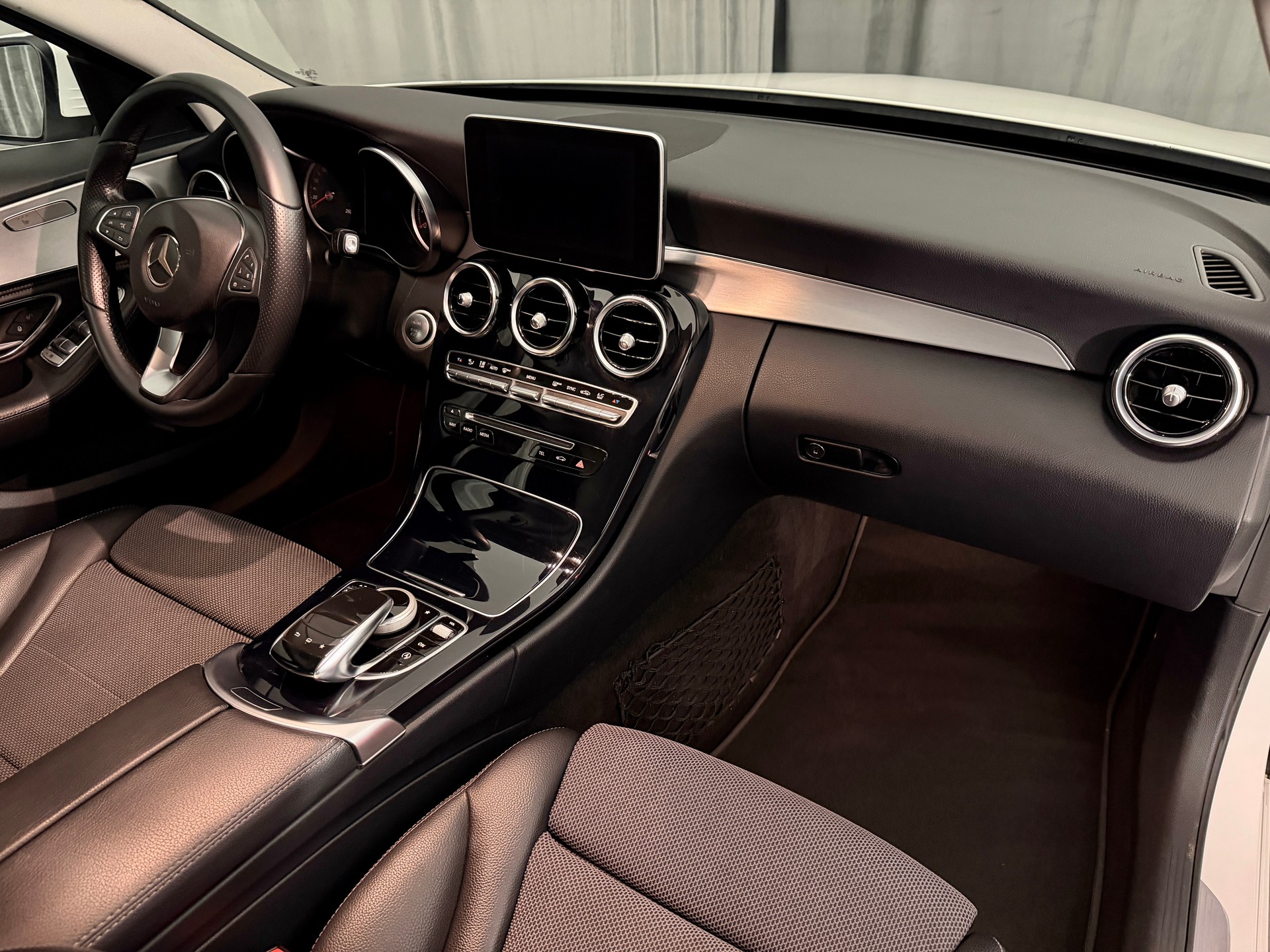 MERCEDES-BENZ C 180 Exclusive 7G-Tronic-image-6