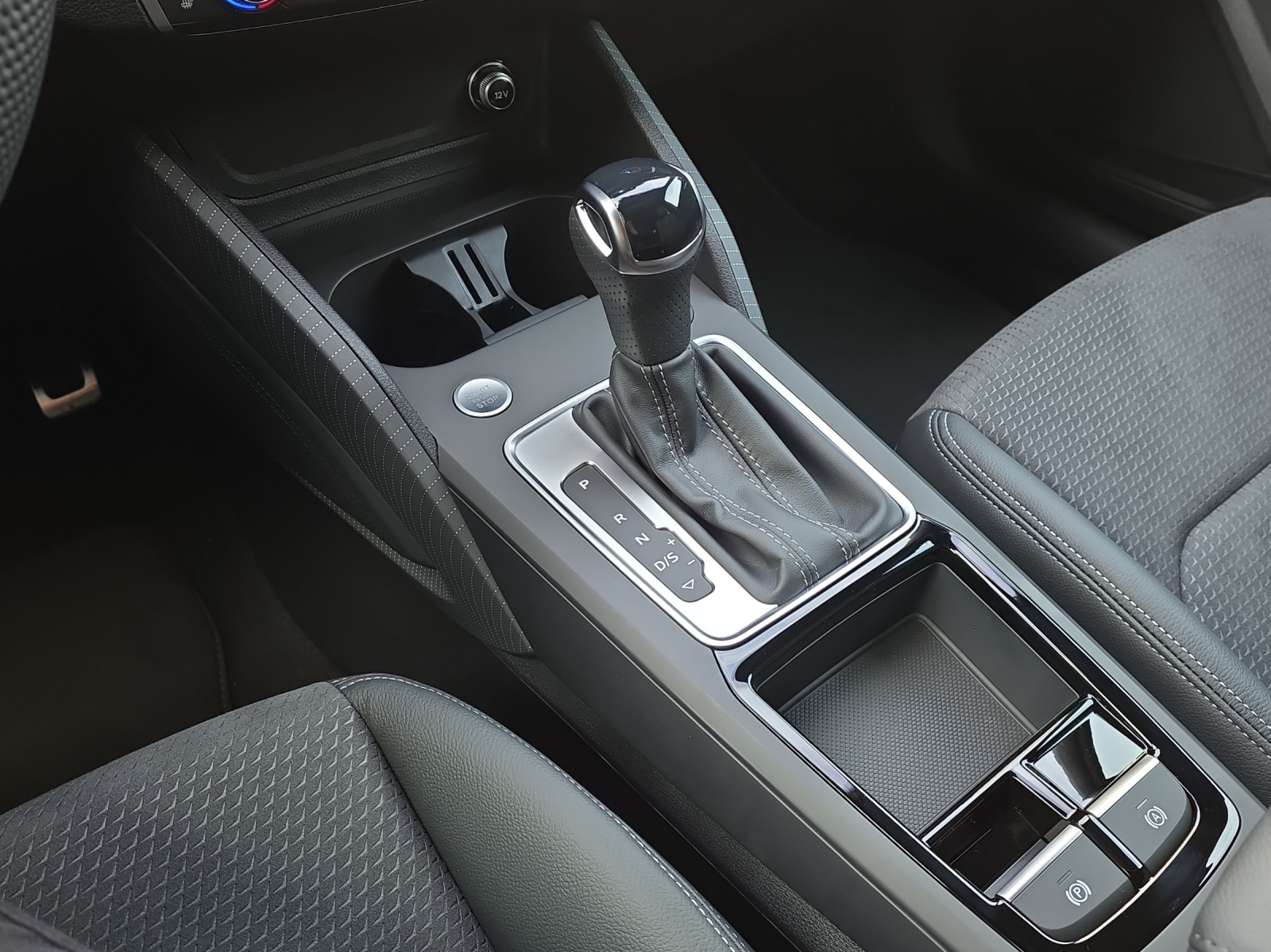AUDI Q2 40 TFSI S line Attraction quattro S-tronic-image-12