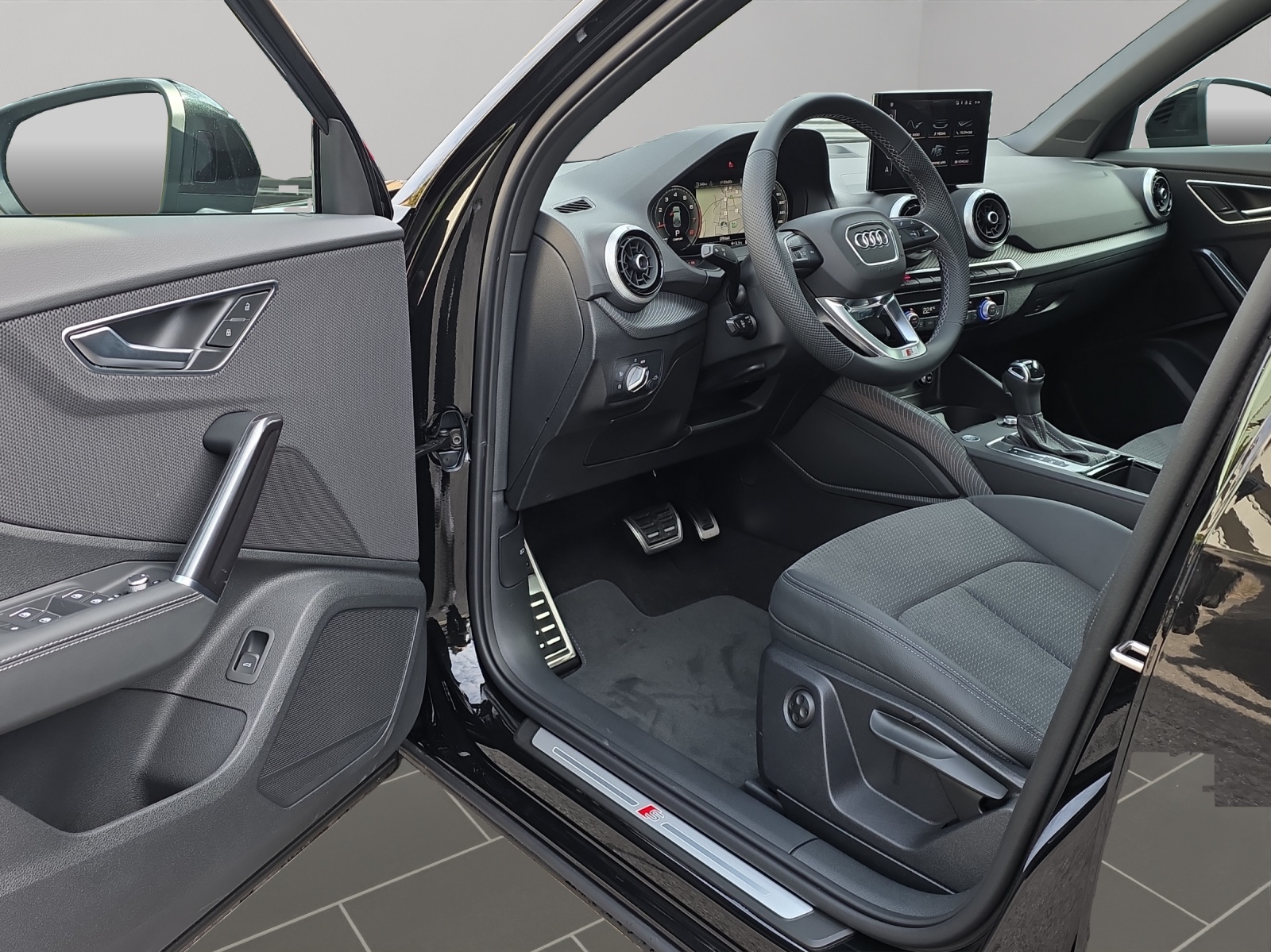 AUDI Q2 40 TFSI S line Attraction quattro S-tronic-image-6