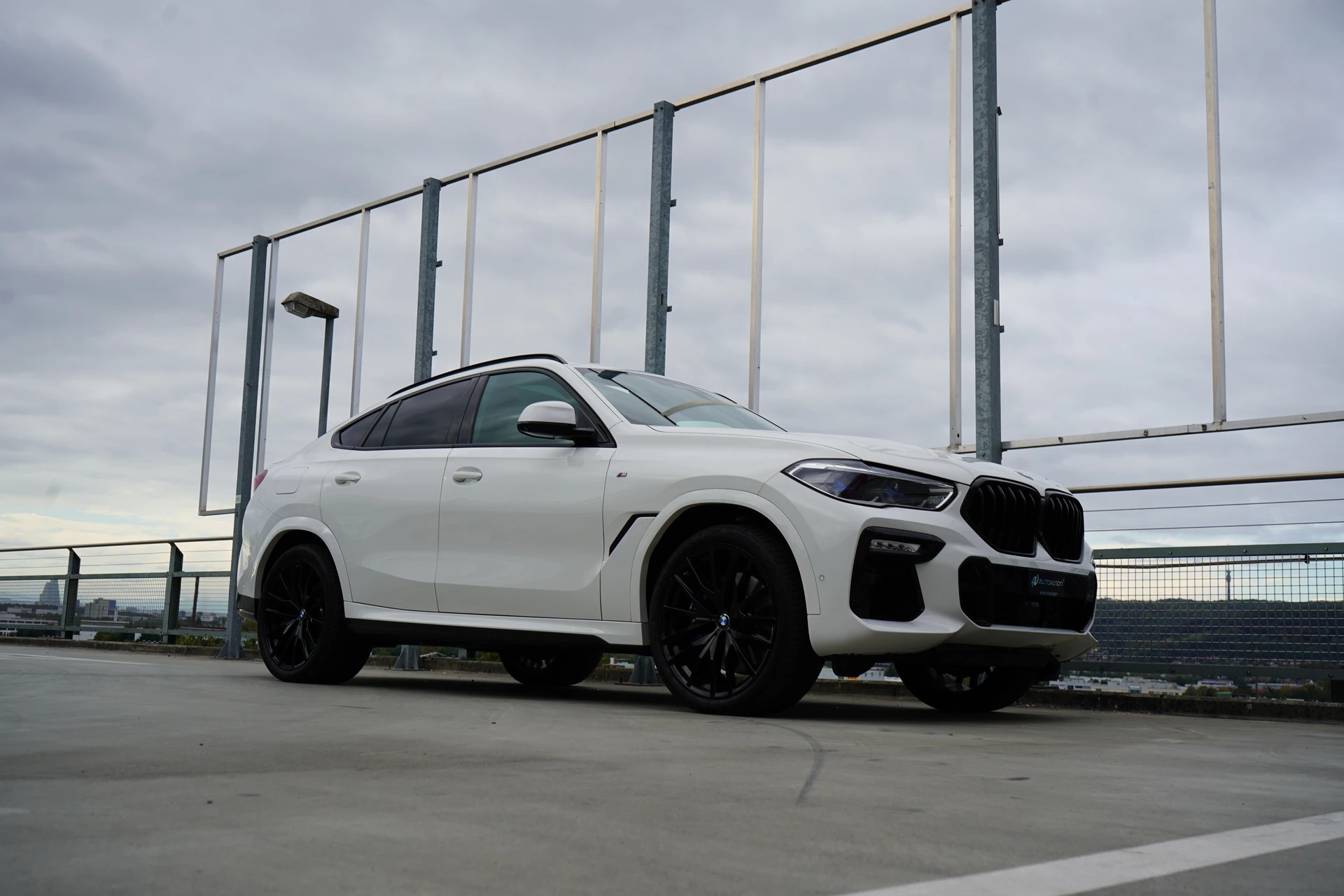 BMW X6 M50d BLACK l 400 PS-image-8