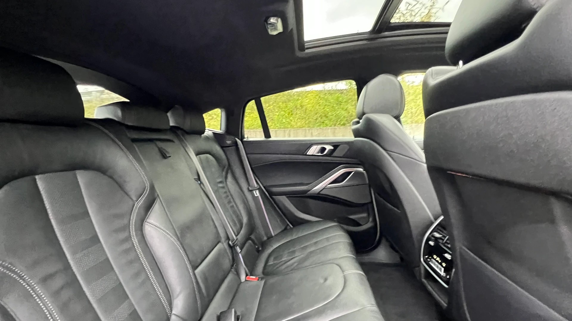 BMW X6 M50d BLACK l 400 PS-image-29