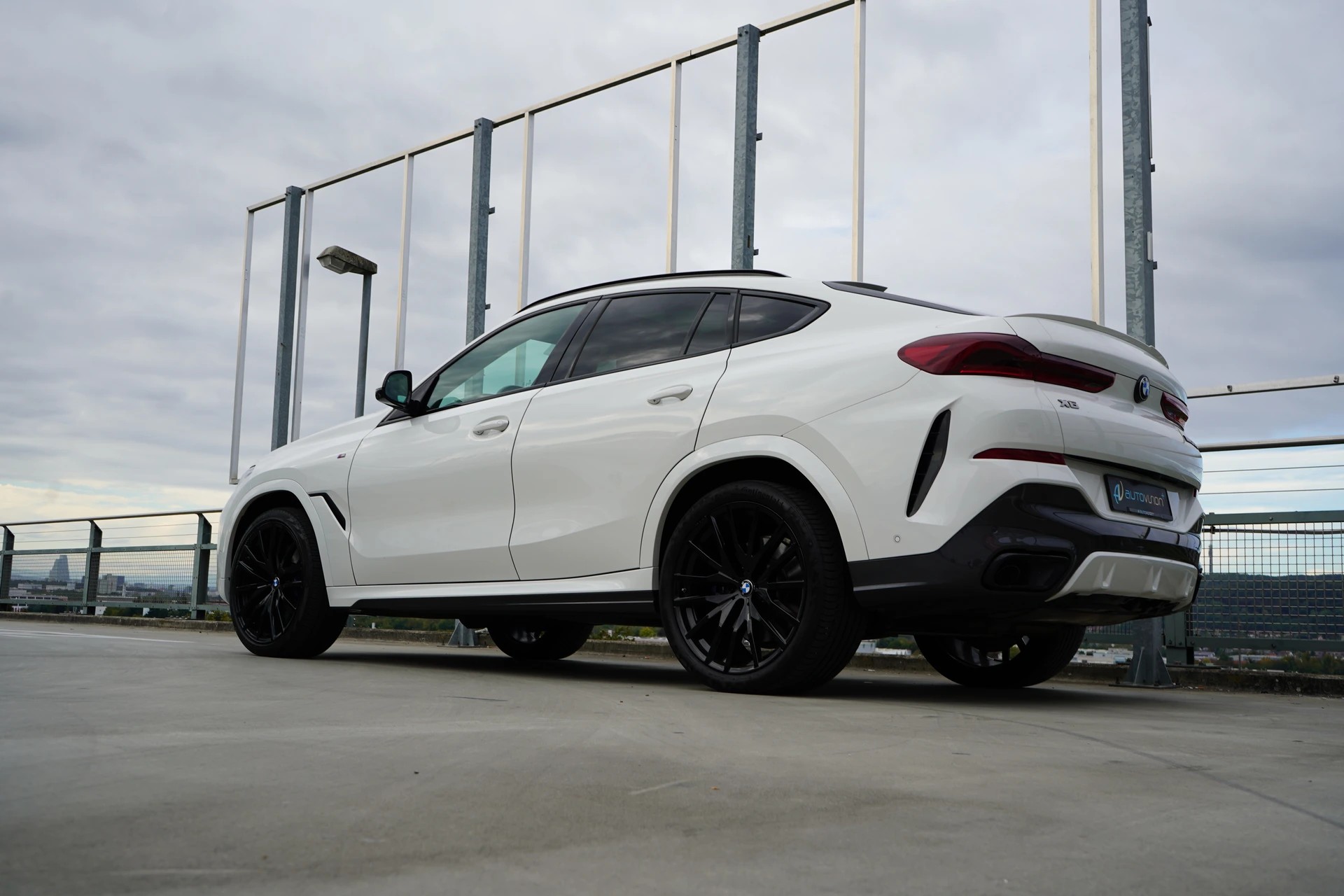 BMW X6 M50d BLACK l 400 PS-image-12