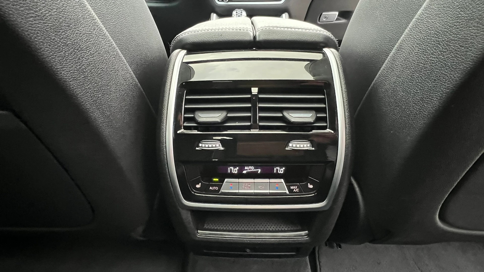 BMW X6 M50d BLACK l 400 PS-image-27