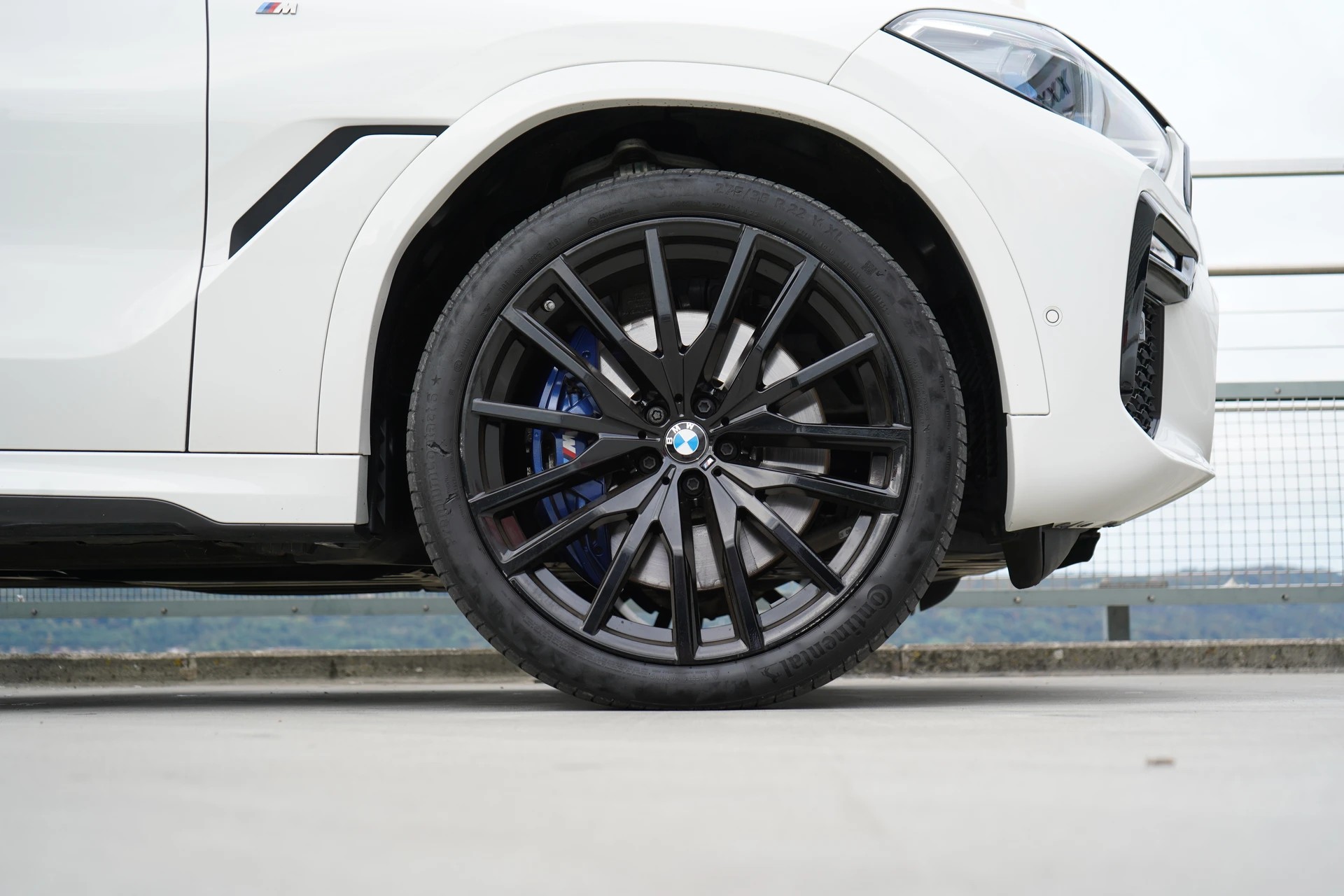 BMW X6 M50d BLACK l 400 PS-image-18