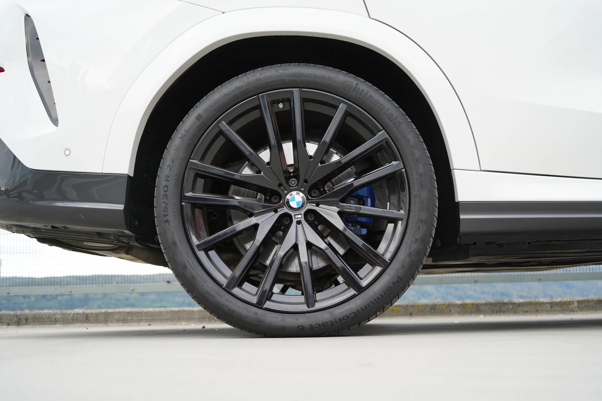 BMW X6 M50d BLACK l 400 PS-image-19