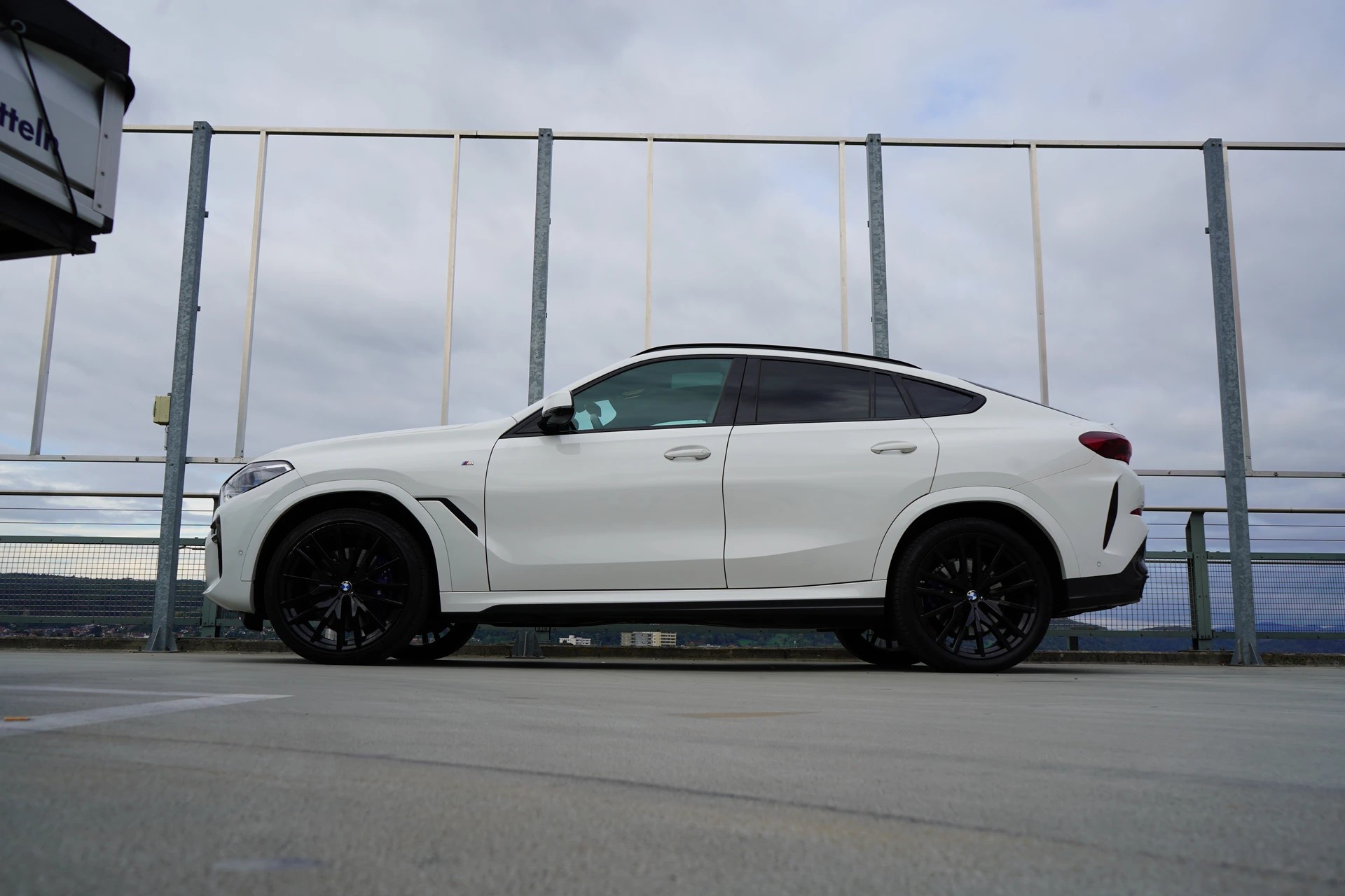 BMW X6 M50d BLACK l 400 PS-image-3