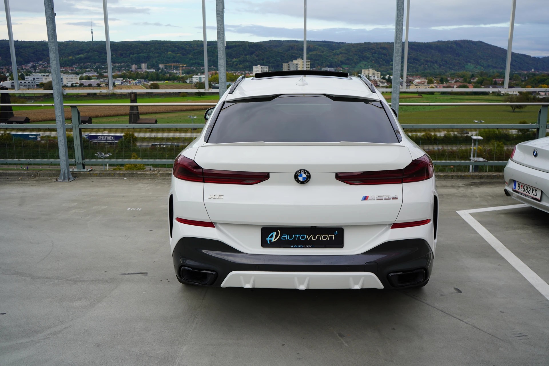 BMW X6 M50d BLACK l 400 PS-image-16