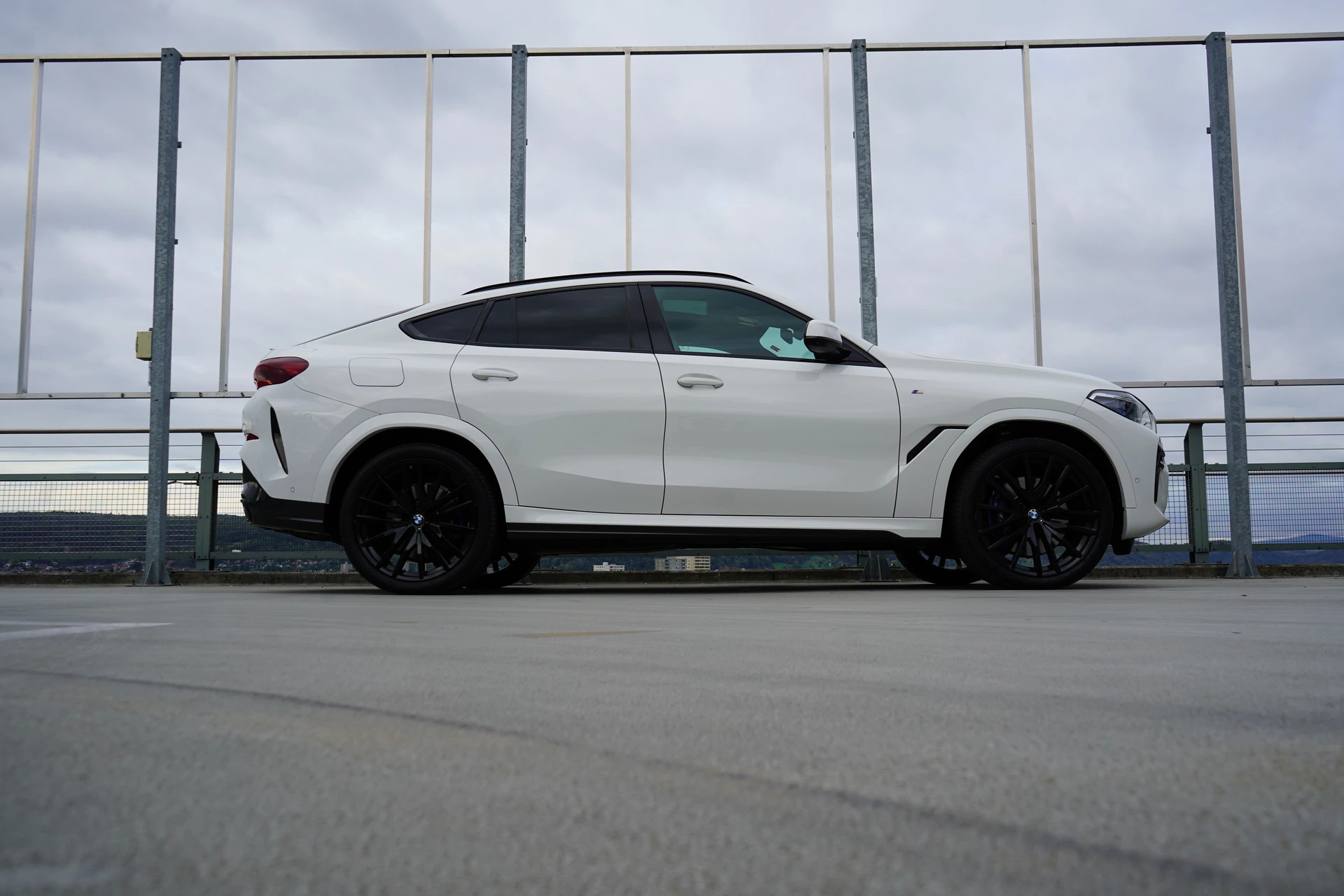 BMW X6 M50d BLACK l 400 PS-image-0