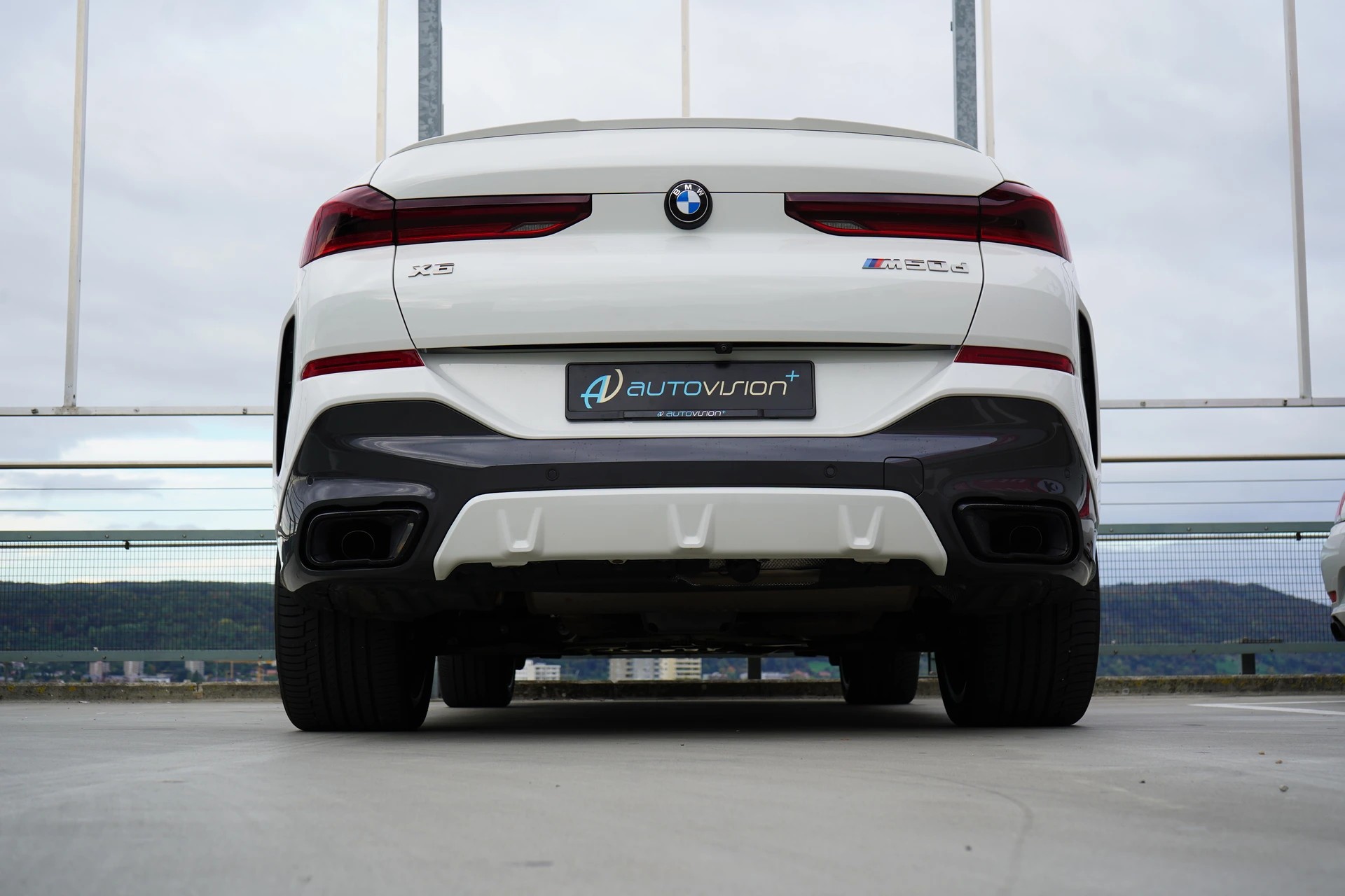 BMW X6 M50d BLACK l 400 PS-image-17