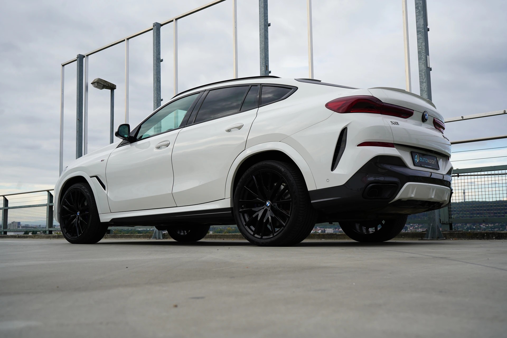 BMW X6 M50d BLACK l 400 PS-image-10