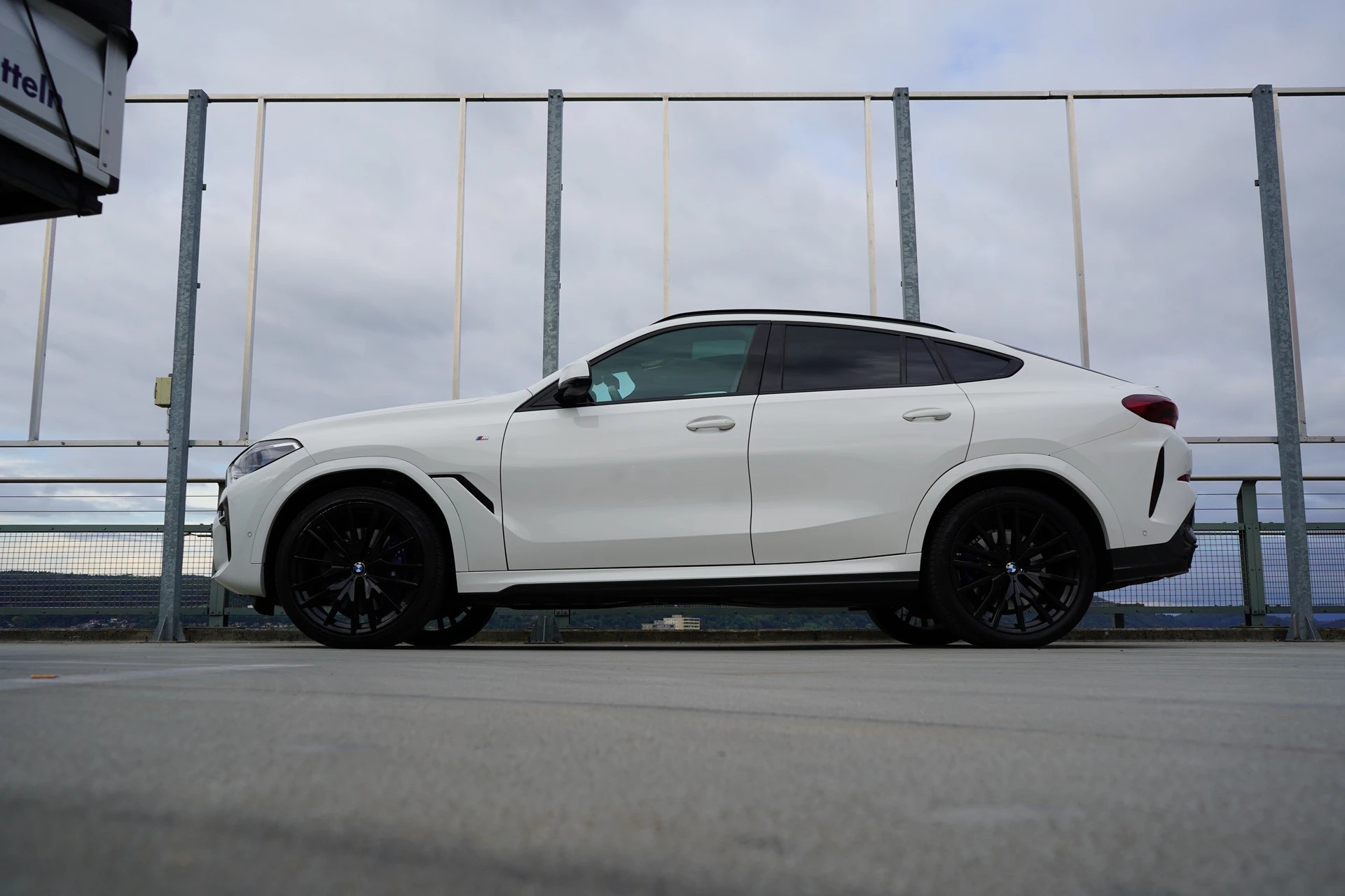 BMW X6 M50d BLACK l 400 PS-image-1