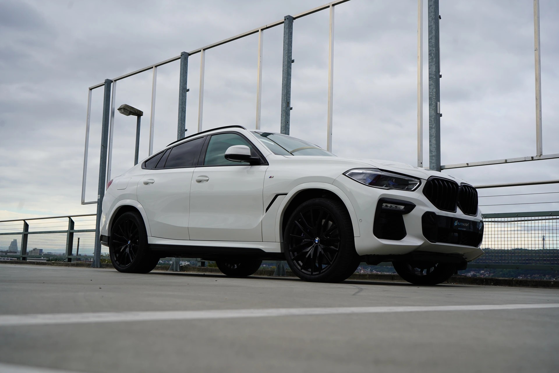 BMW X6 M50d BLACK l 400 PS-image-6