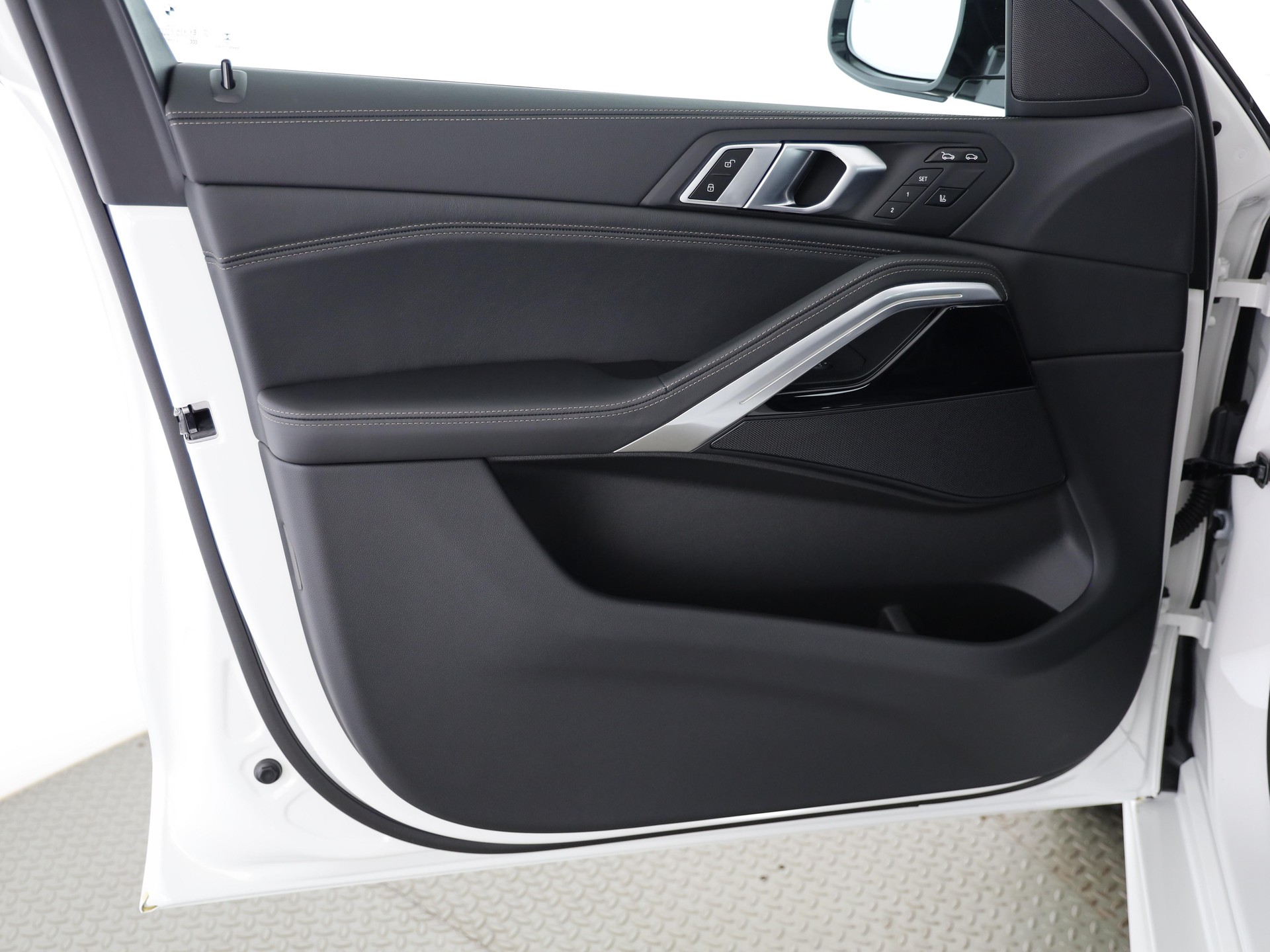 BMW X6 40i xDrive-image-9
