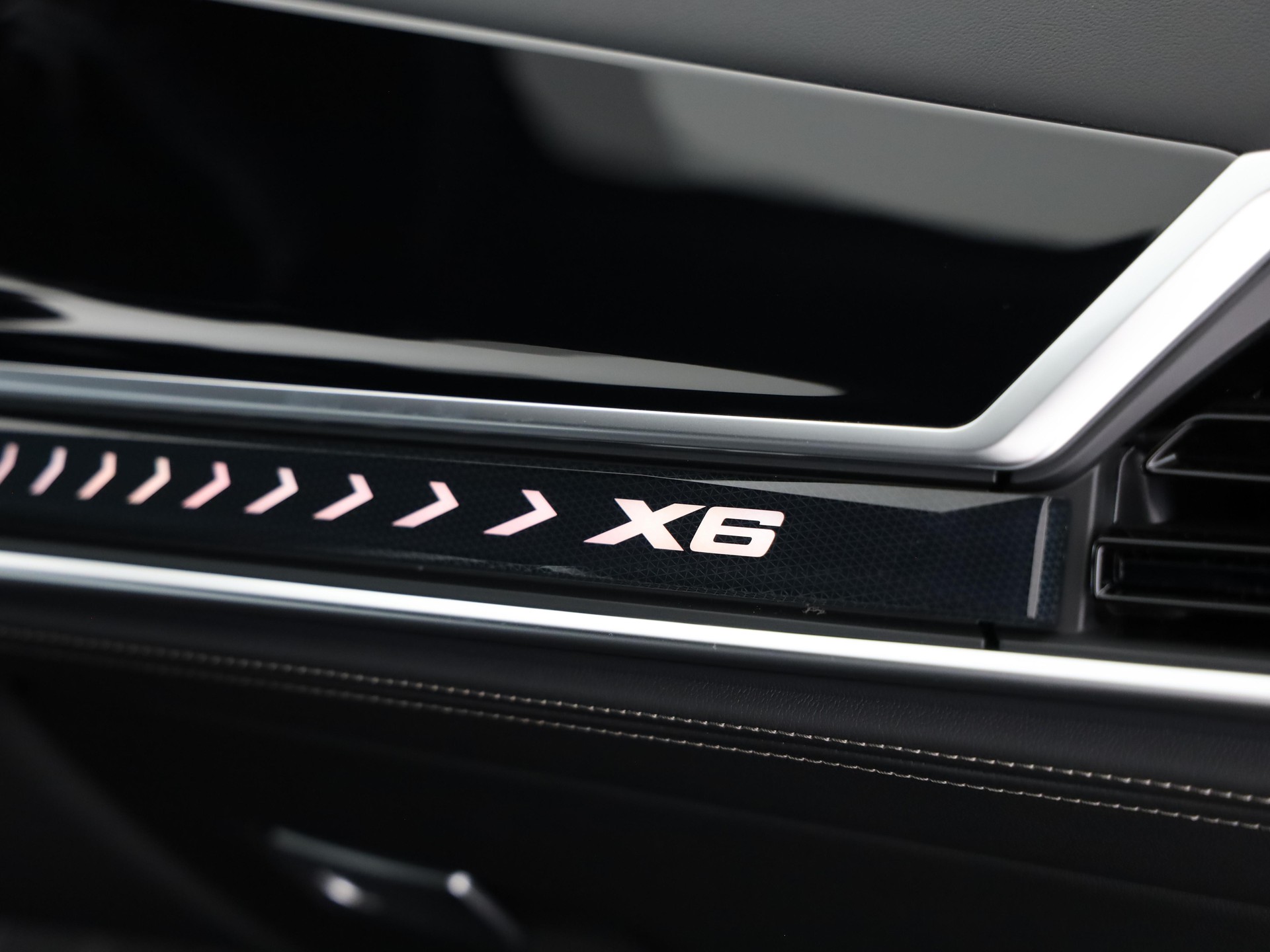 BMW X6 40i xDrive-image-12