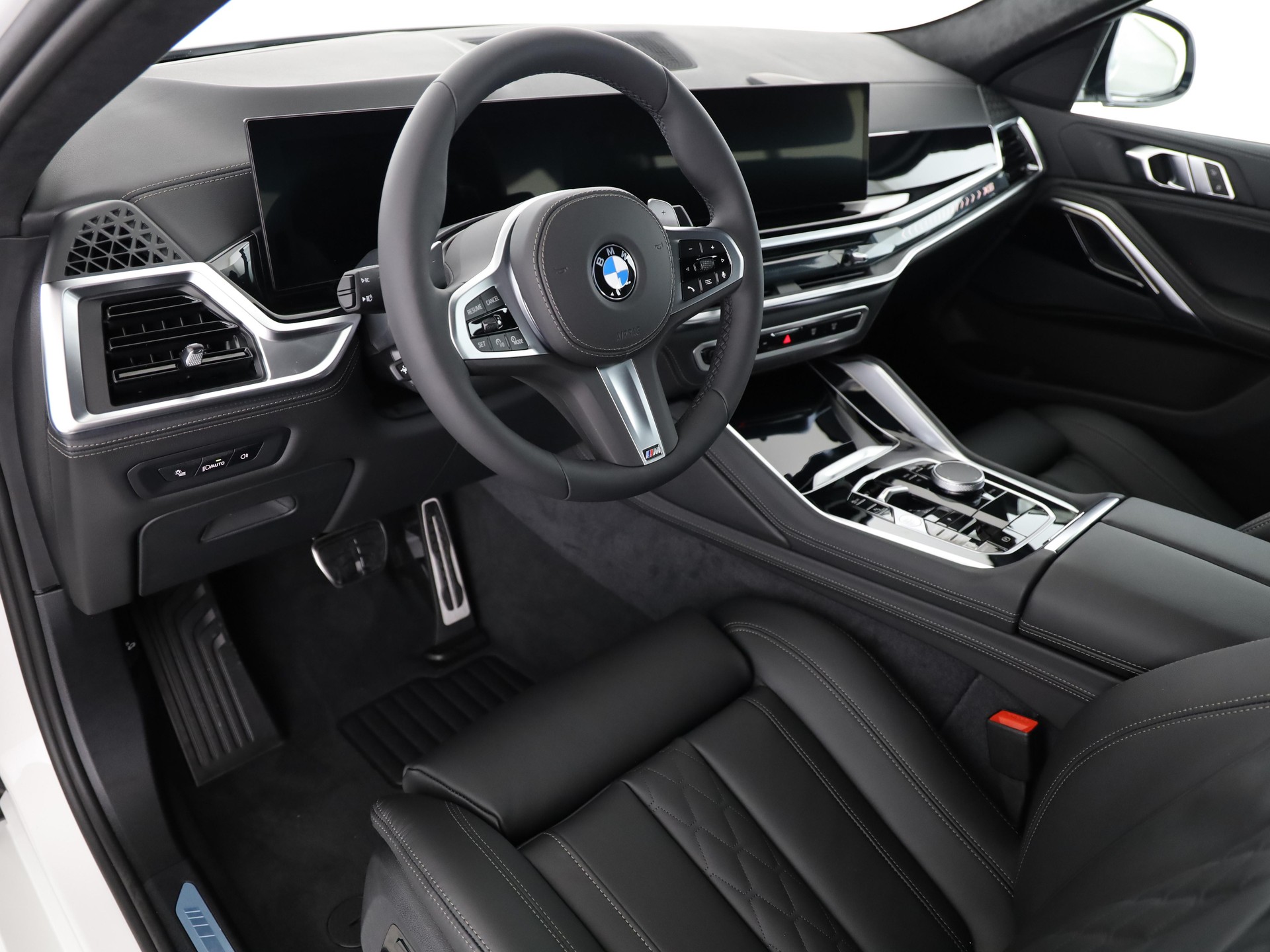 BMW X6 40i xDrive-image-11