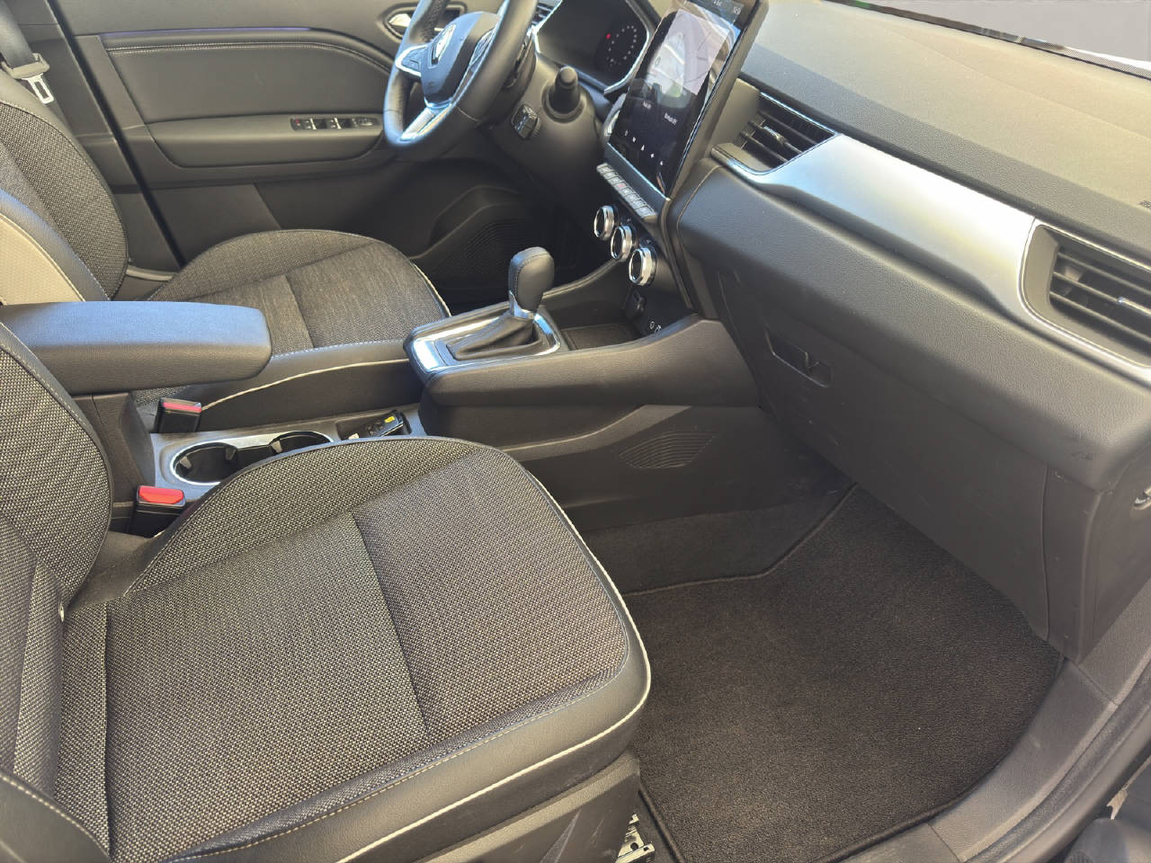 RENAULT Captur 1.3 TCe 140 techno EDC-image-10