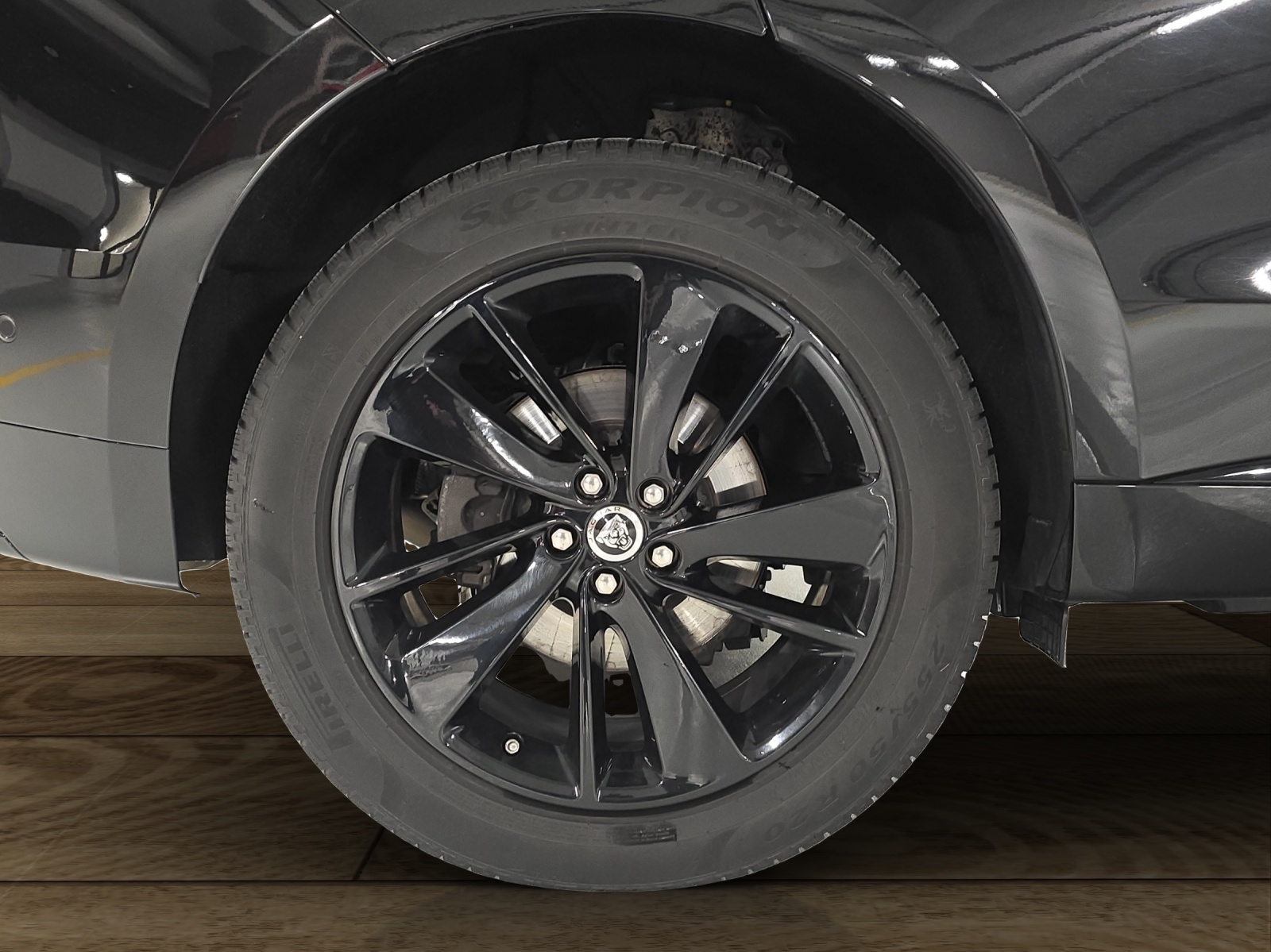 JAGUAR F-Pace 3.0 D300 R-Dynamic MHEV SE 90th Anniversary Edit. AWD-image-29