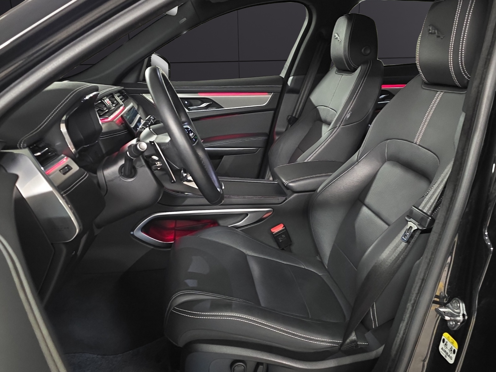 JAGUAR F-Pace 3.0 D300 R-Dynamic MHEV SE 90th Anniversary Edit. AWD-image-8