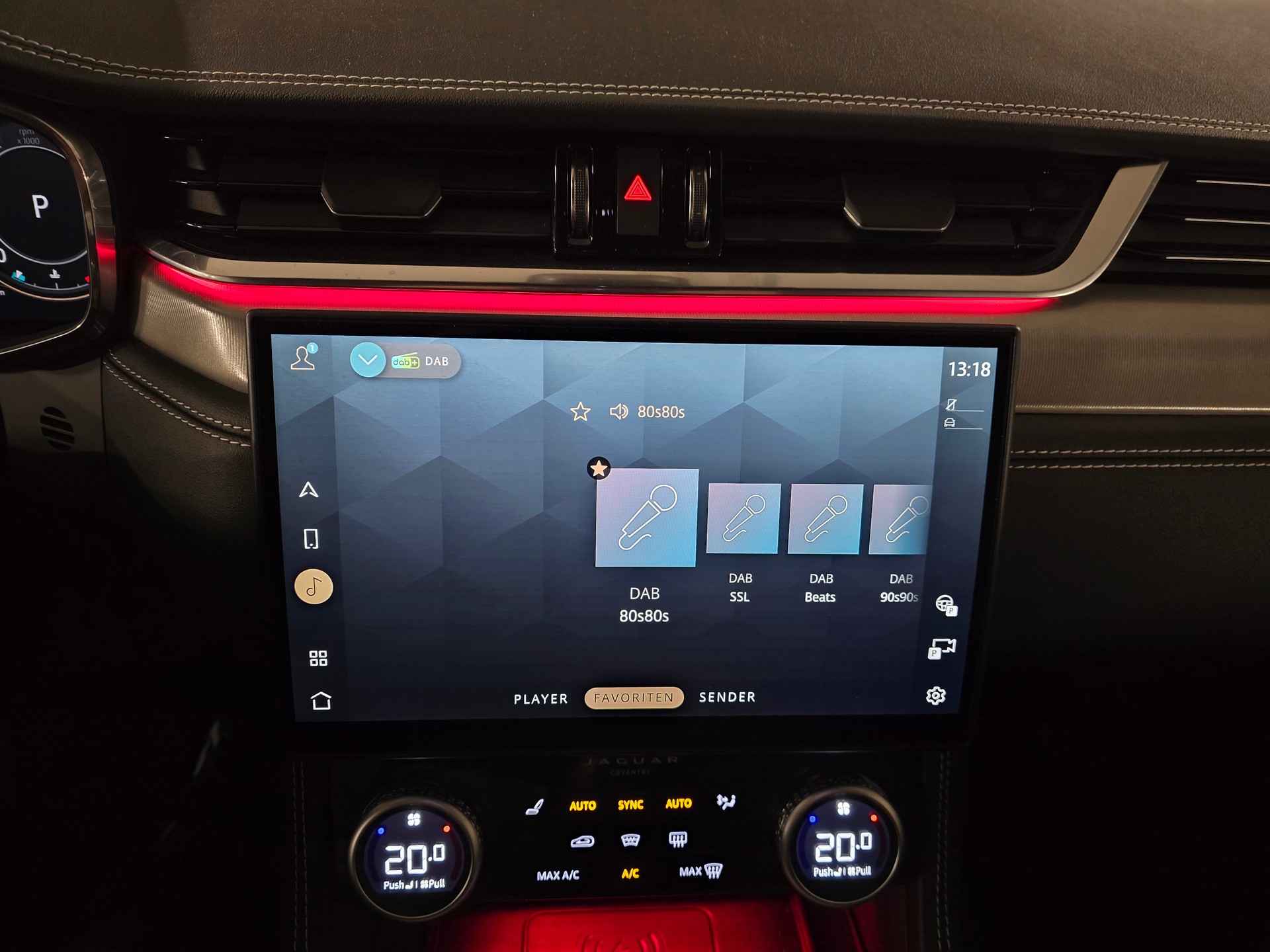 JAGUAR F-Pace 3.0 D300 R-Dynamic MHEV SE 90th Anniversary Edit. AWD-image-18