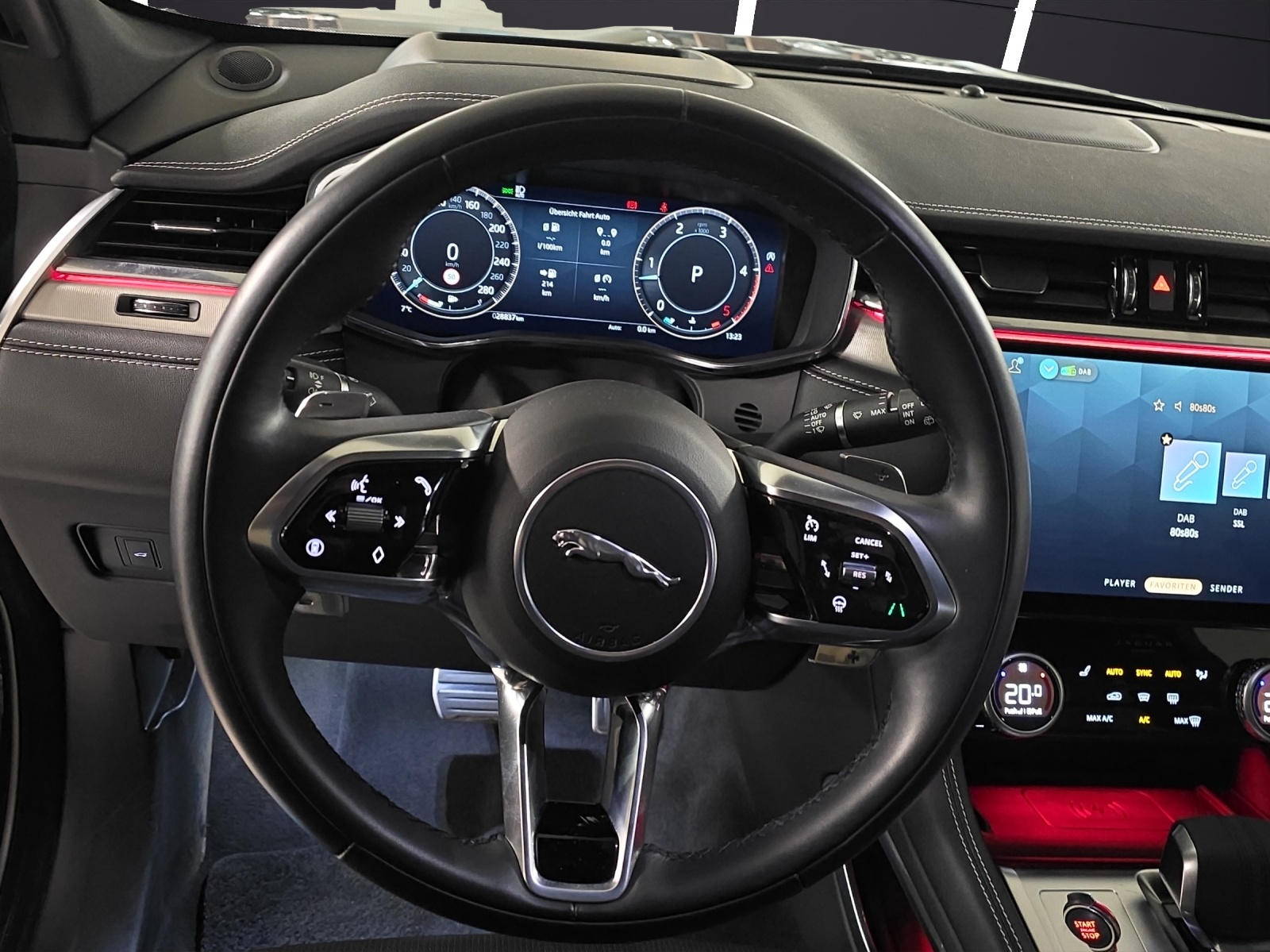 JAGUAR F-Pace 3.0 D300 R-Dynamic MHEV SE 90th Anniversary Edit. AWD-image-10