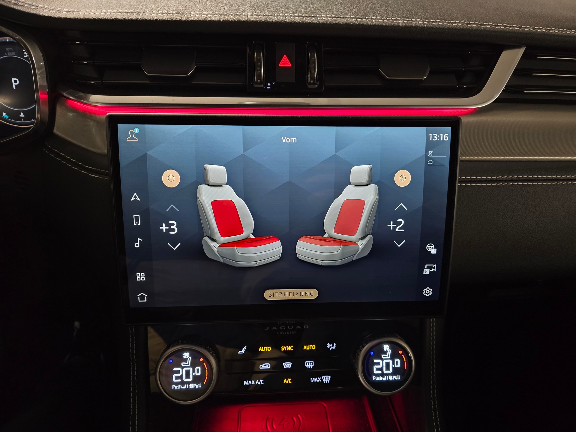 JAGUAR F-Pace 3.0 D300 R-Dynamic MHEV SE 90th Anniversary Edit. AWD-image-16