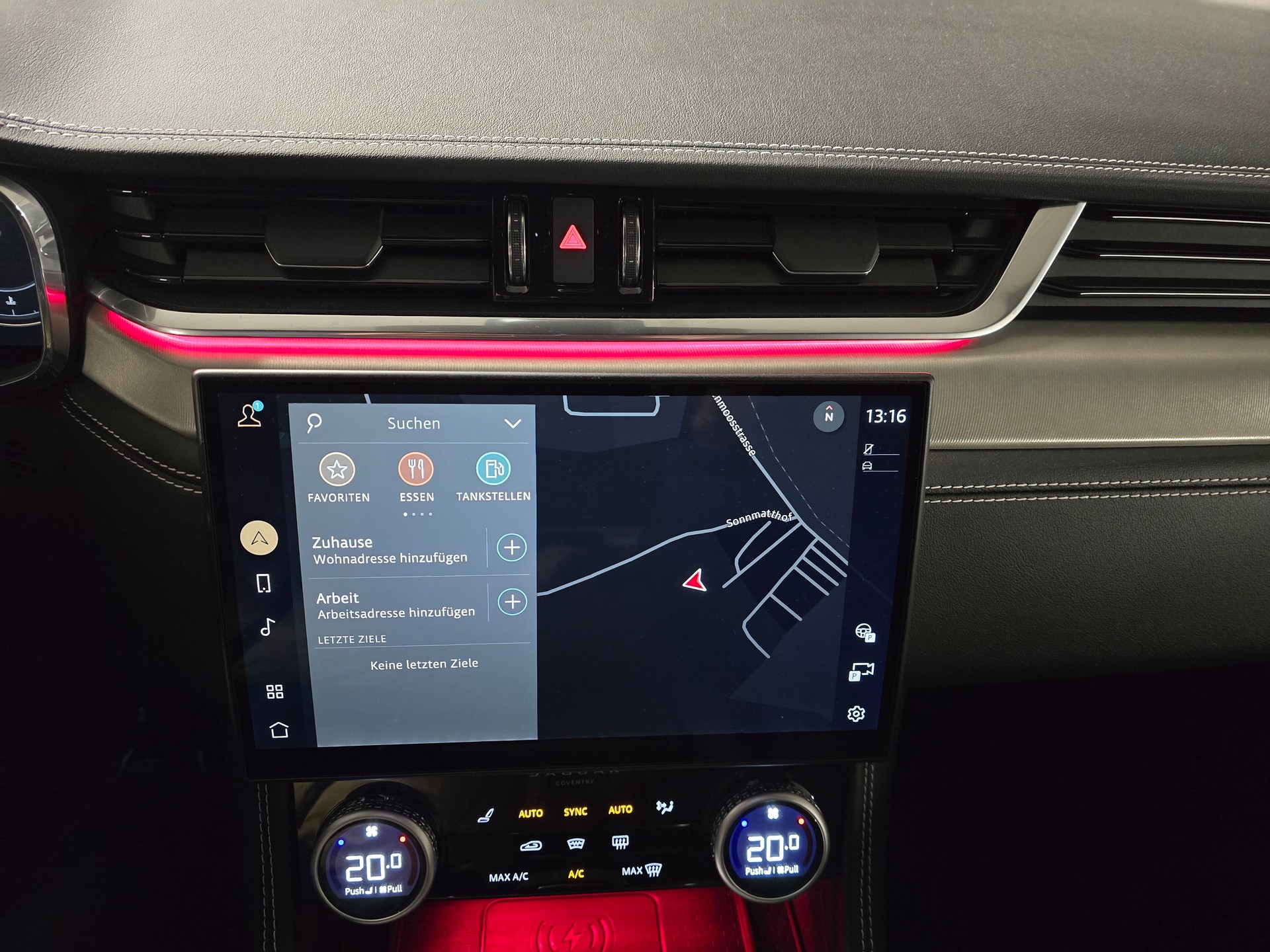 JAGUAR F-Pace 3.0 D300 R-Dynamic MHEV SE 90th Anniversary Edit. AWD-image-13