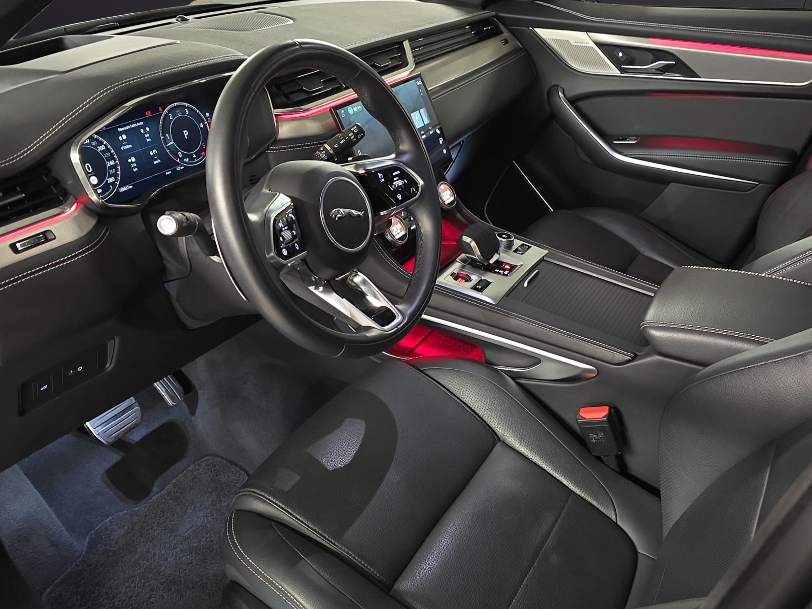 JAGUAR F-Pace 3.0 D300 R-Dynamic MHEV SE 90th Anniversary Edit. AWD-image-9