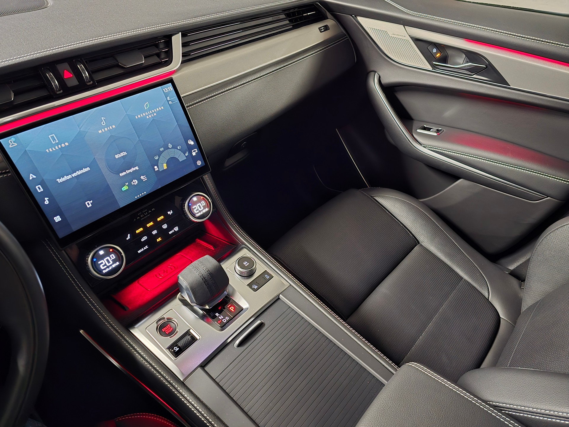 JAGUAR F-Pace 3.0 D300 R-Dynamic MHEV SE 90th Anniversary Edit. AWD-image-12