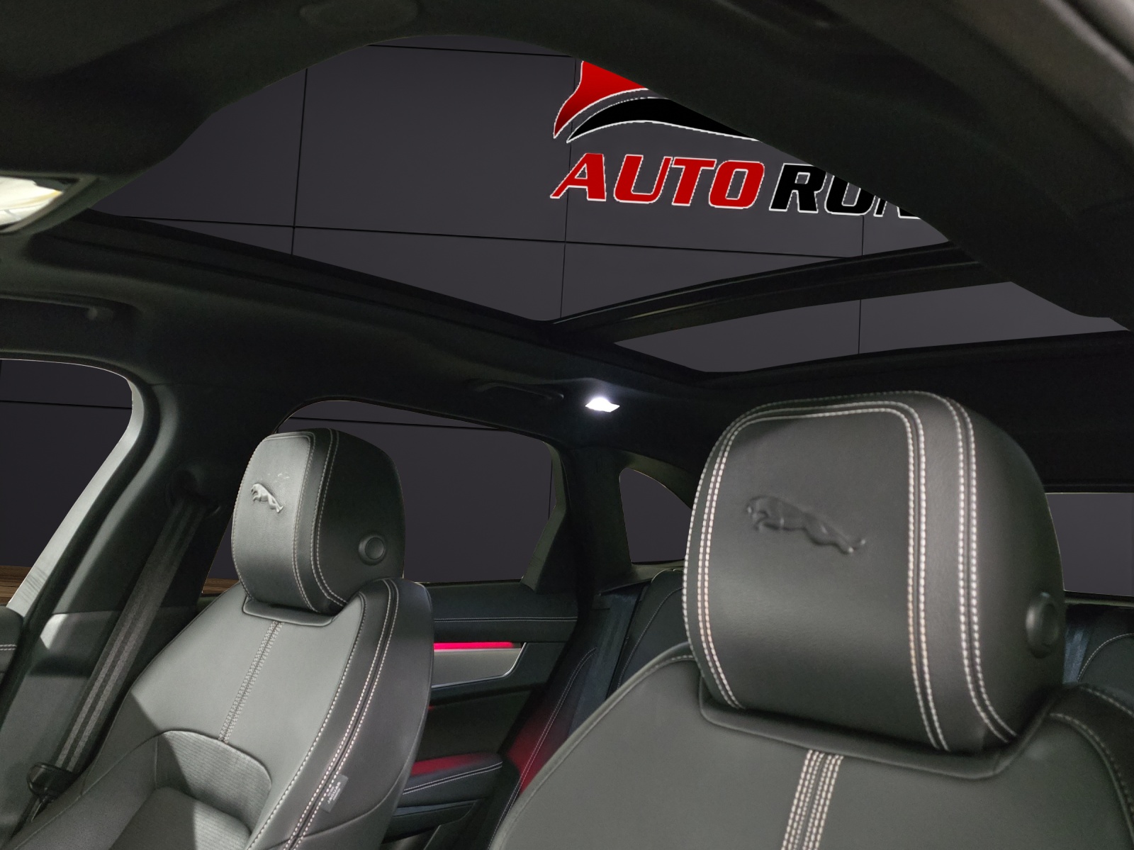 JAGUAR F-Pace 3.0 D300 R-Dynamic MHEV SE 90th Anniversary Edit. AWD-image-25