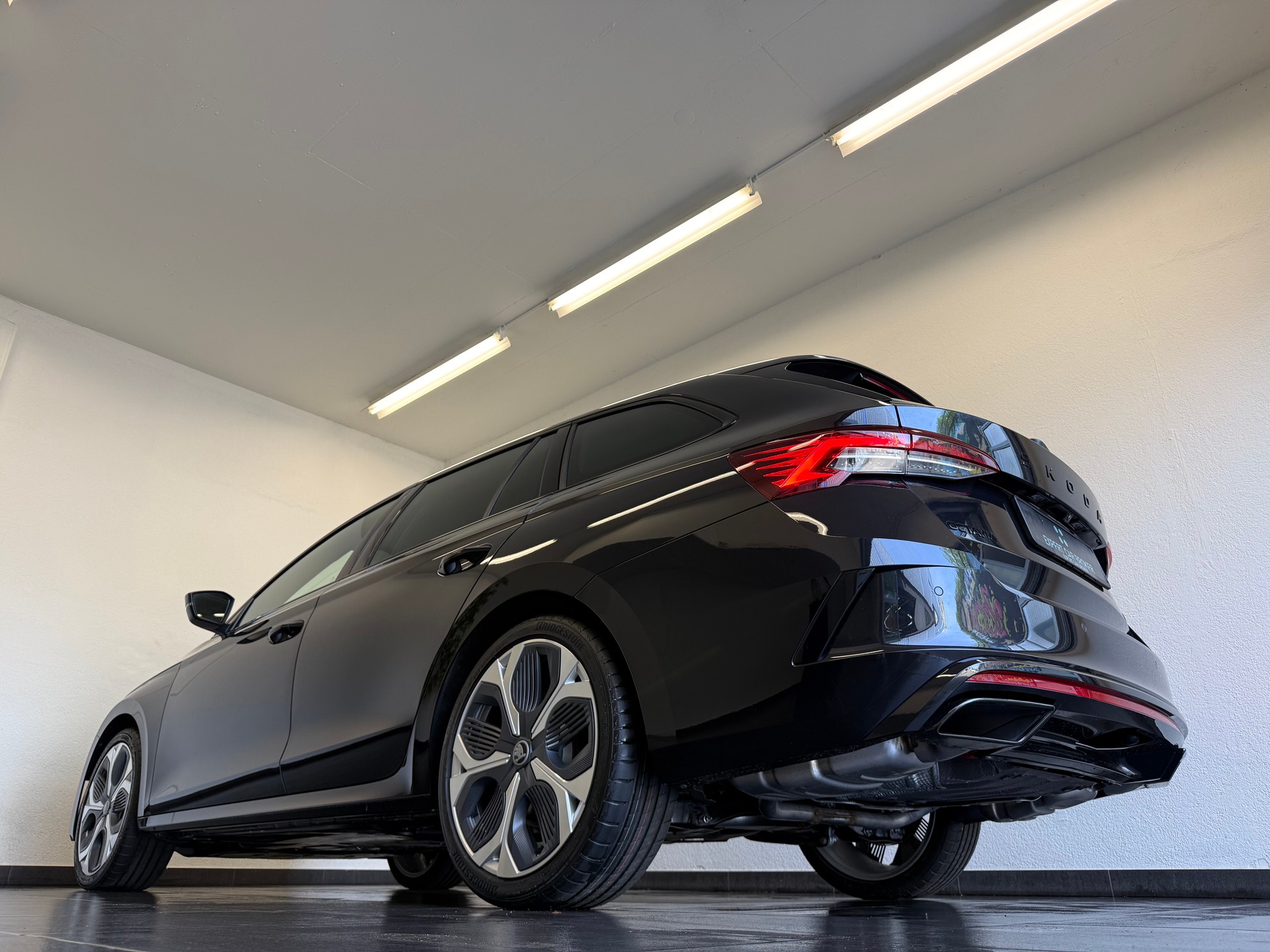 SKODA Octavia Combi 2.0 TSI DSG RS-image-7