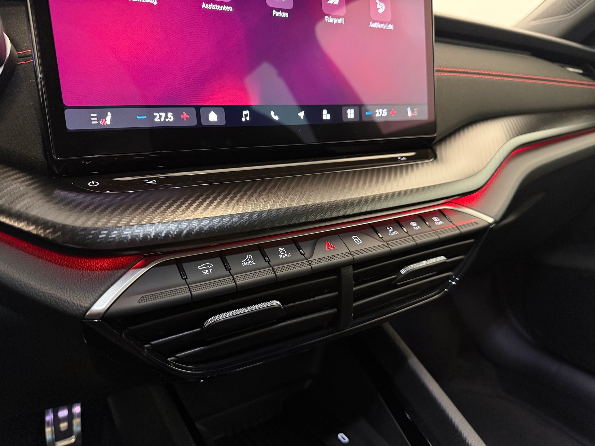 SKODA Octavia Combi 2.0 TSI DSG RS-image-32