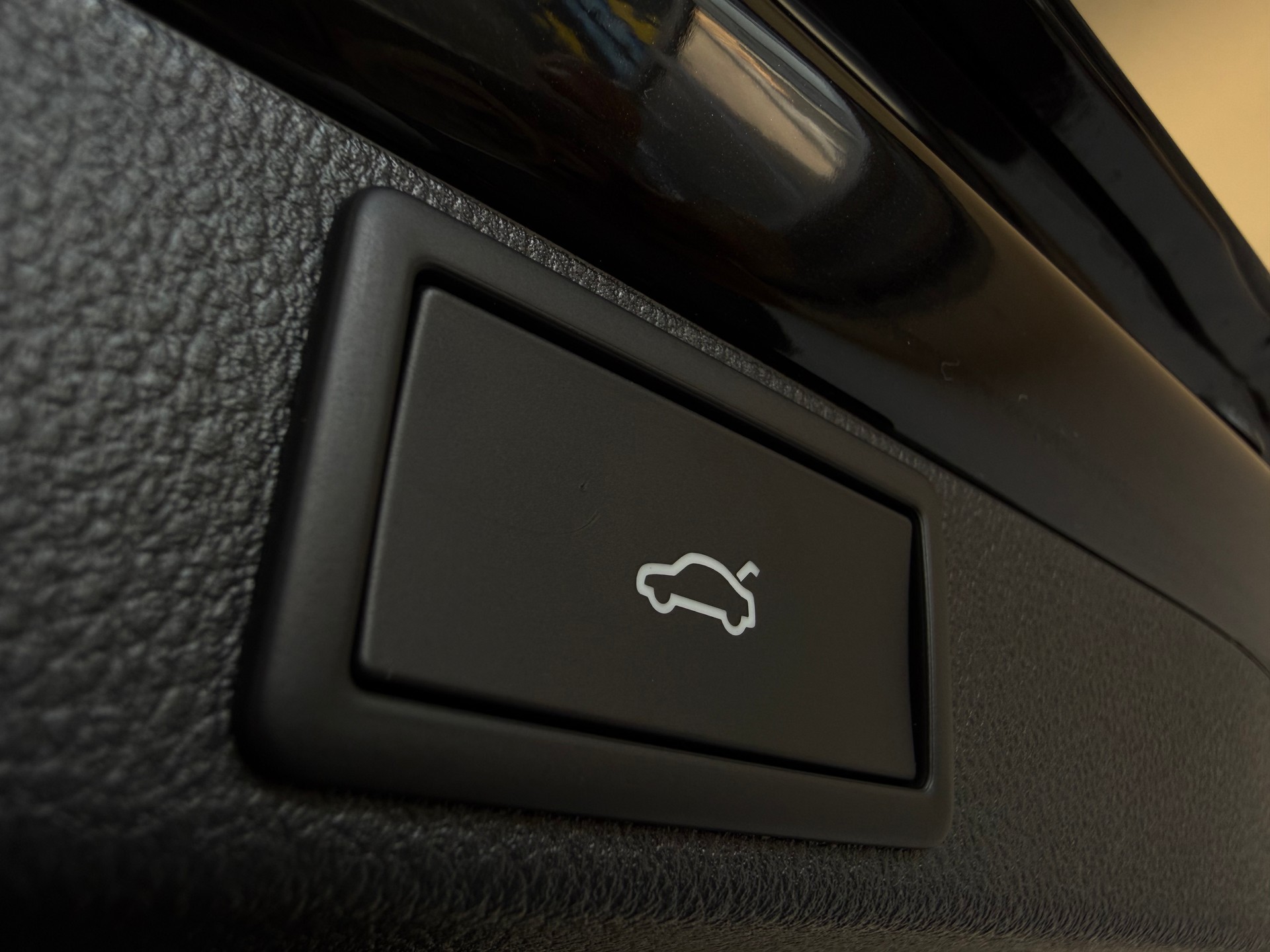 SKODA Octavia Combi 2.0 TSI DSG RS-image-13