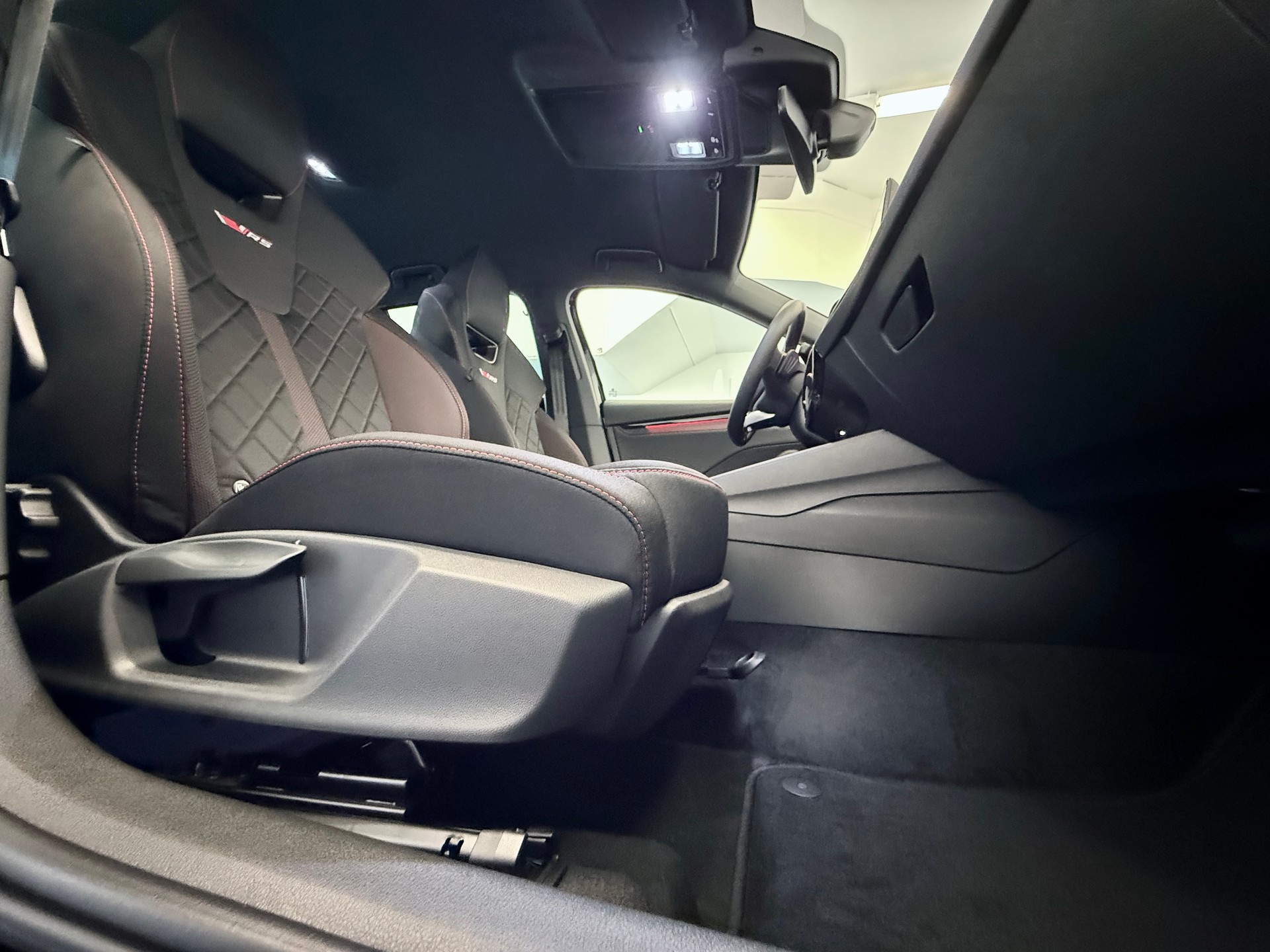 SKODA Octavia Combi 2.0 TSI DSG RS-image-22