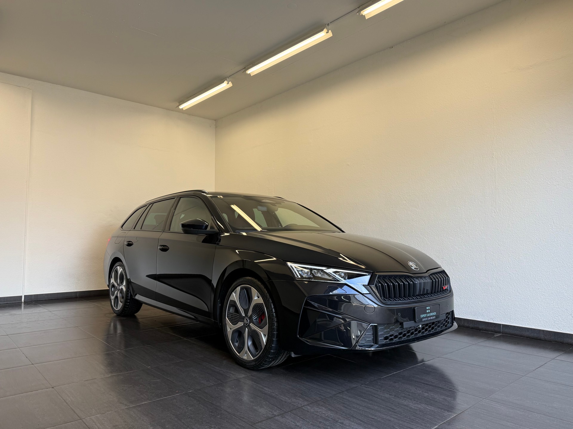 SKODA Octavia Combi 2.0 TSI DSG RS-showroom-element-1