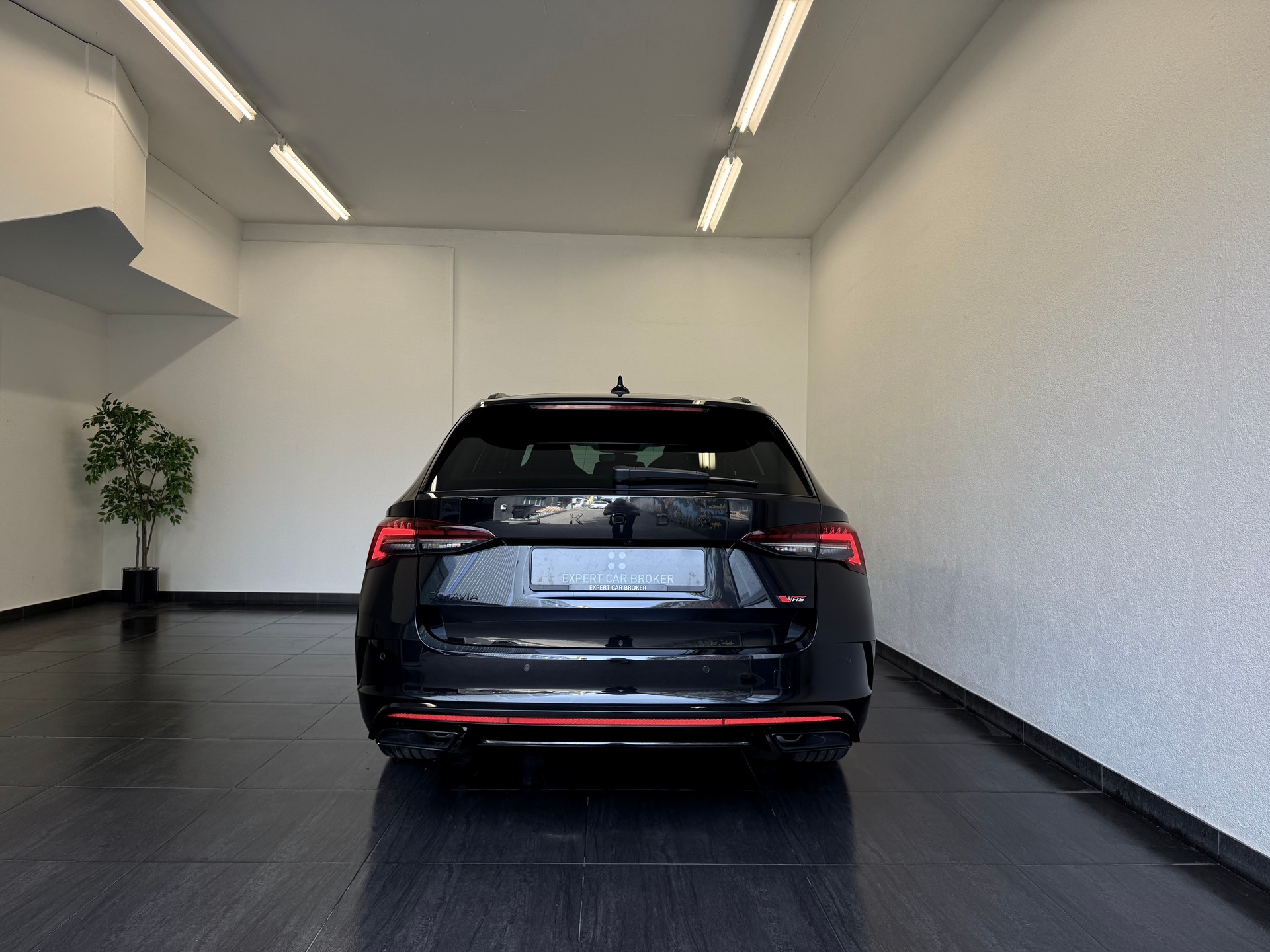 SKODA Octavia Combi 2.0 TSI DSG RS-image-10