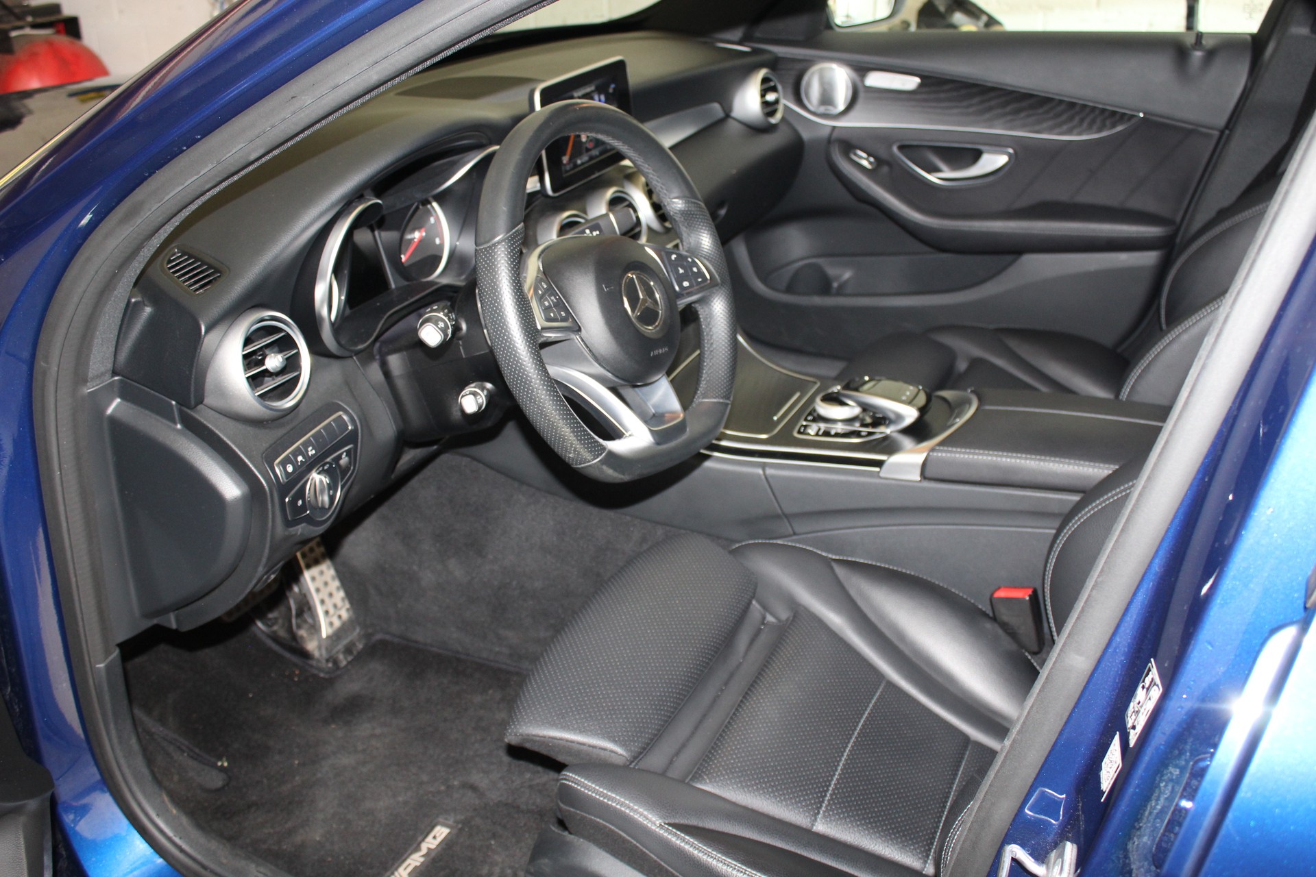 MERCEDES-BENZ C 250 d AMG Line 4Matic 9G--image-4
